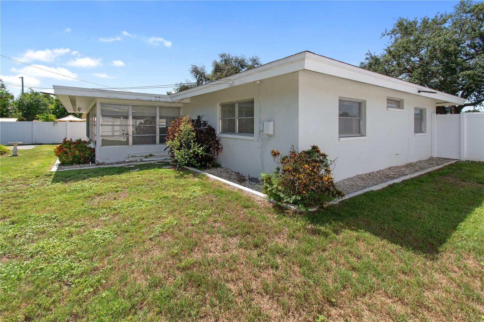Image 38 of 44 For 13898 Jamaica Drive