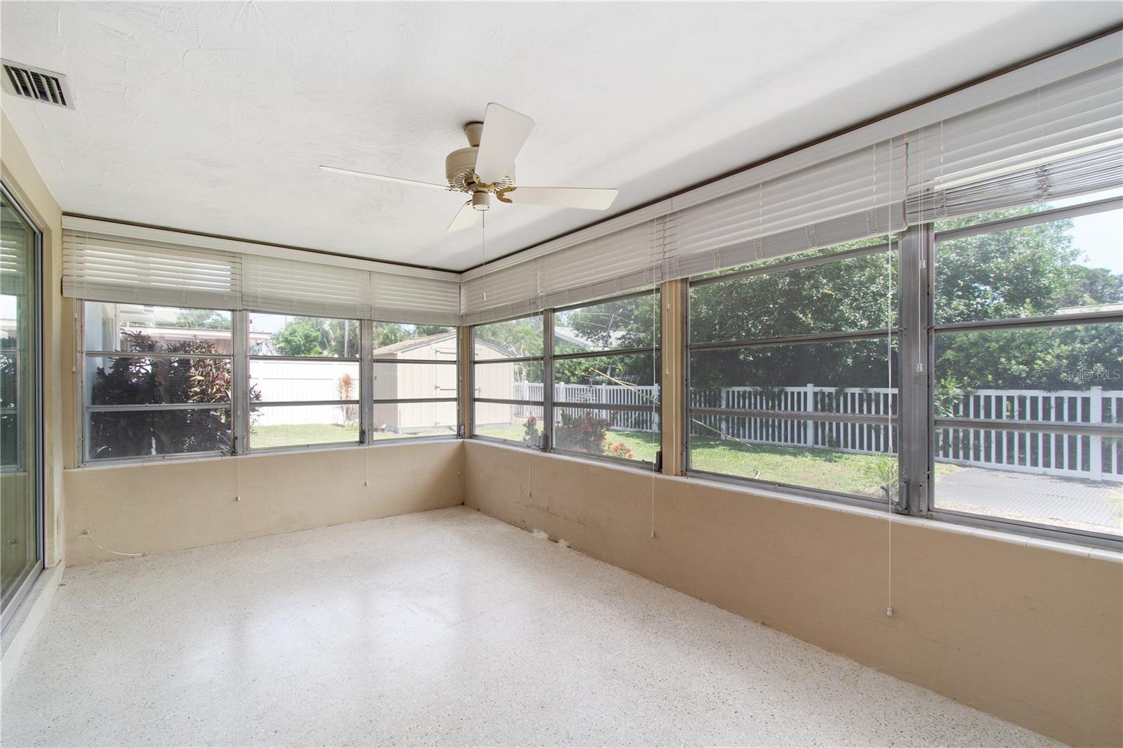 Image 4 of 44 For 13898 Jamaica Drive