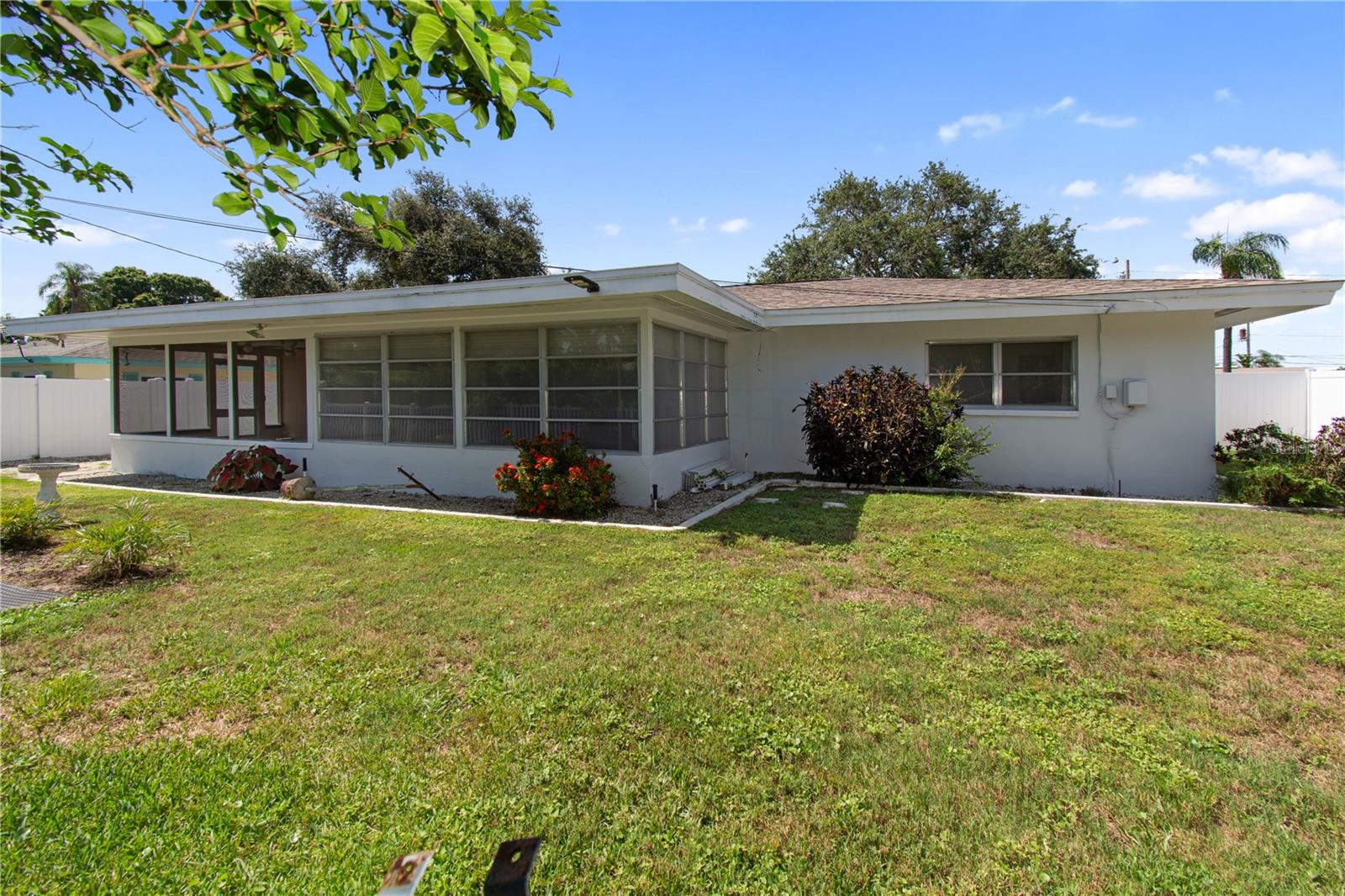 Image 5 of 44 For 13898 Jamaica Drive