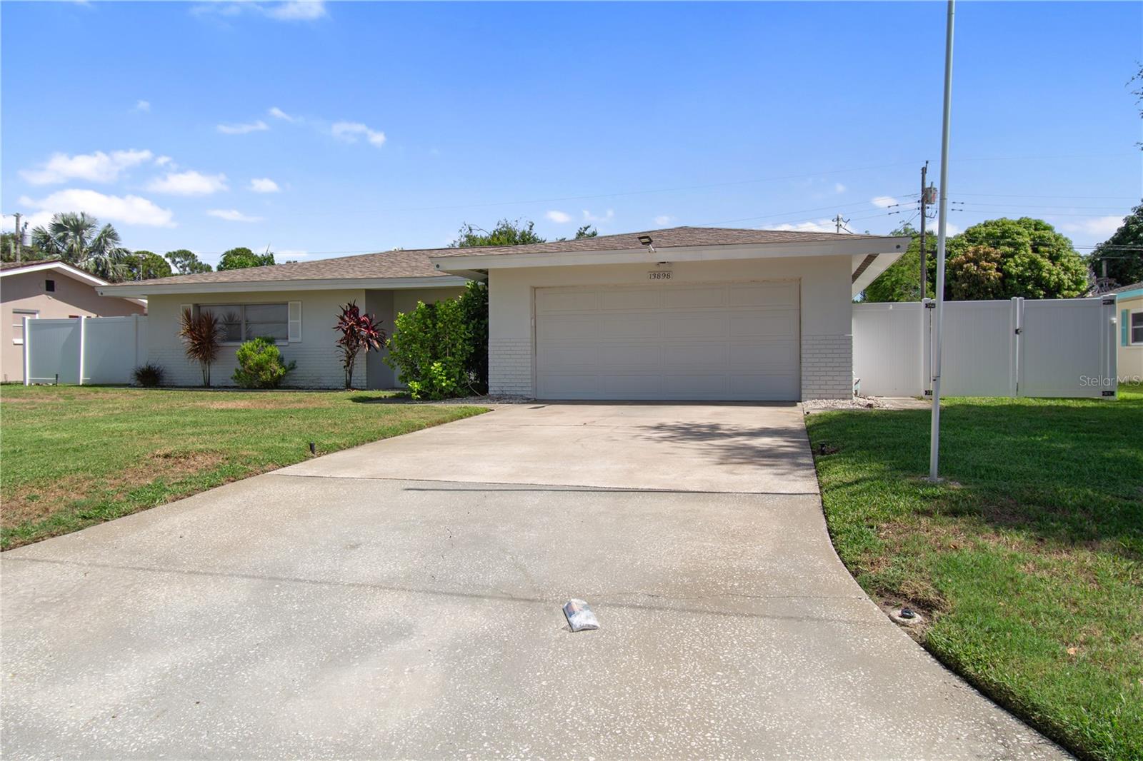 Image 6 of 44 For 13898 Jamaica Drive