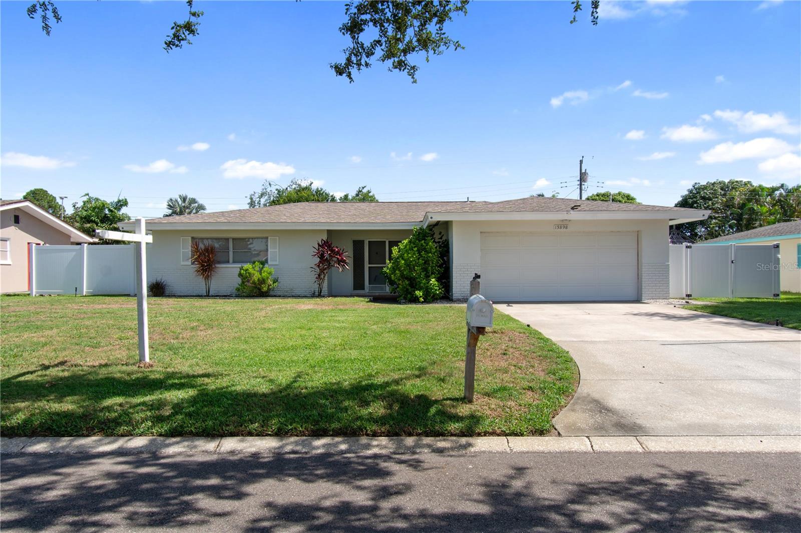 Image 7 of 44 For 13898 Jamaica Drive