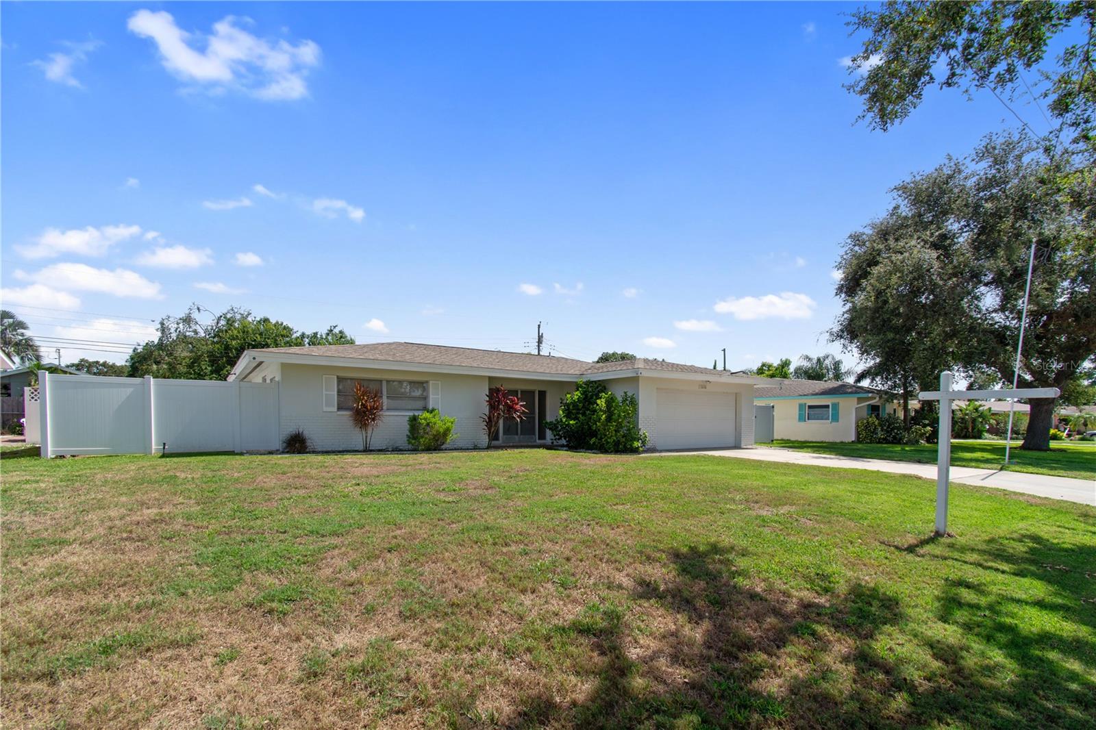 Image 8 of 44 For 13898 Jamaica Drive