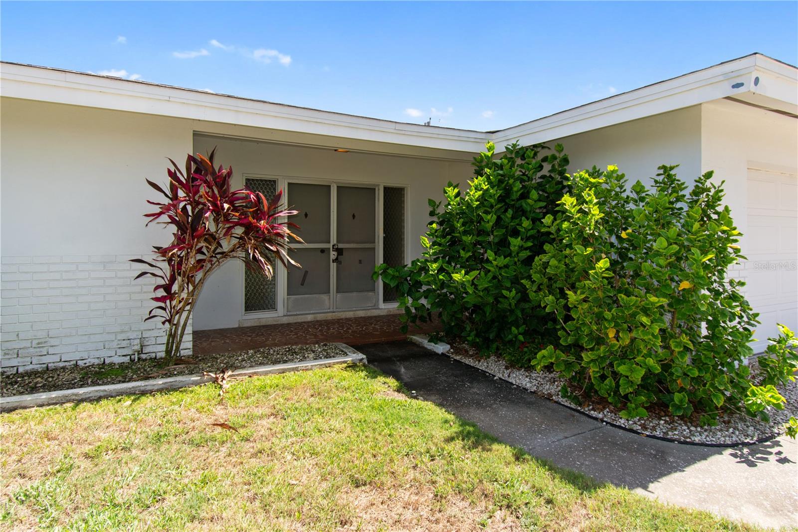 Image 9 of 44 For 13898 Jamaica Drive