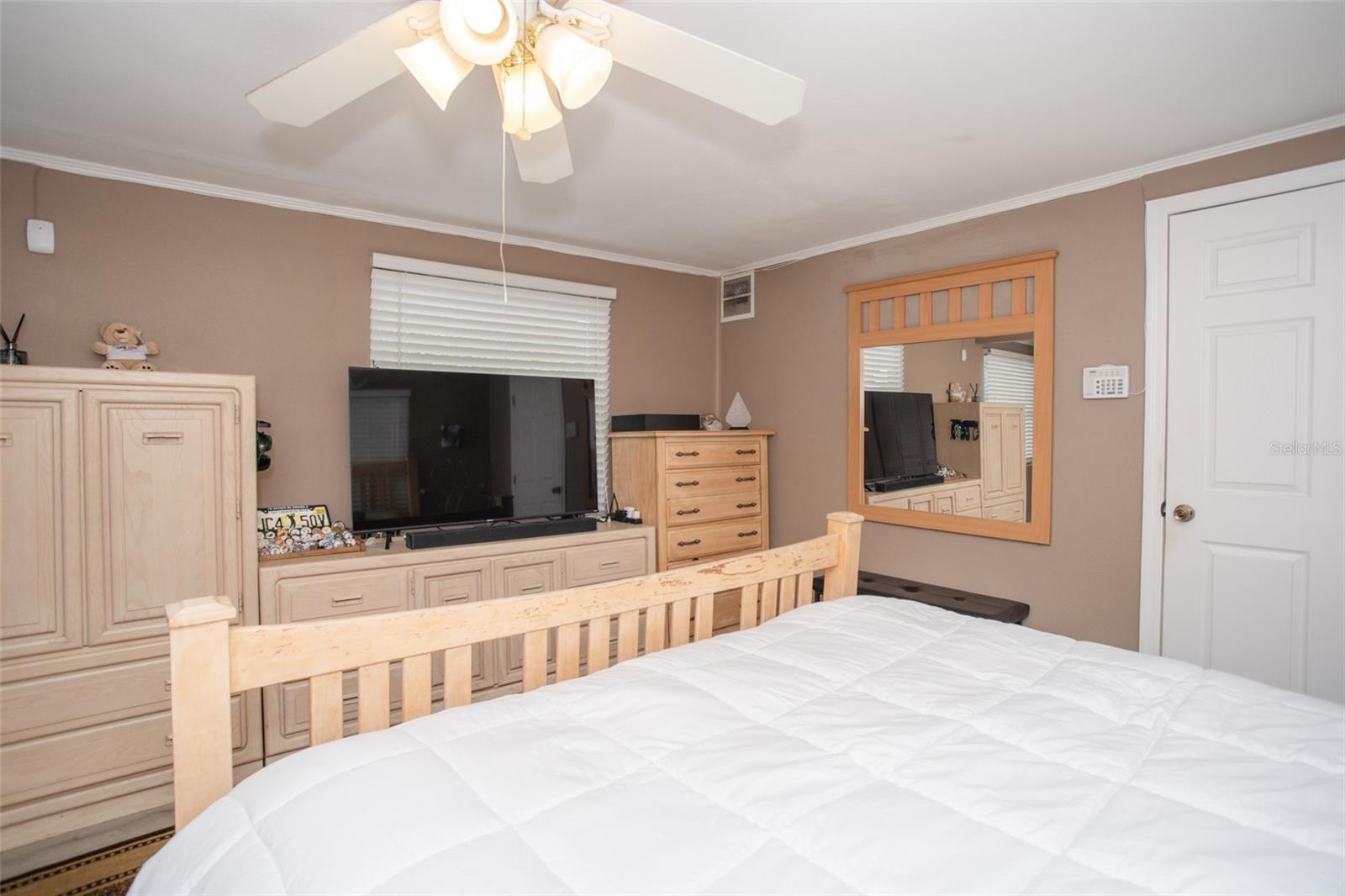 Image 15 of 38 For 1001 57th Avenue N