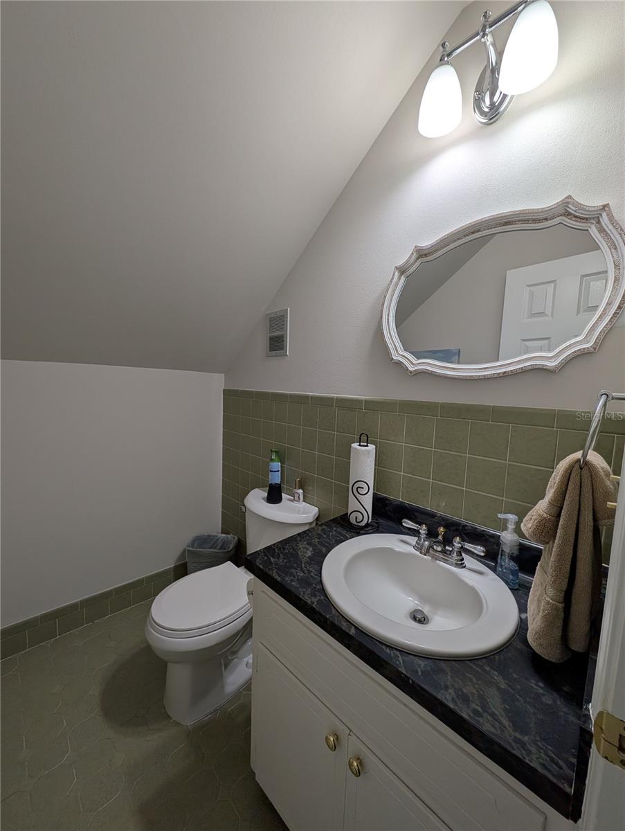 Image 15 of 55 For 210 Kingsway Drive