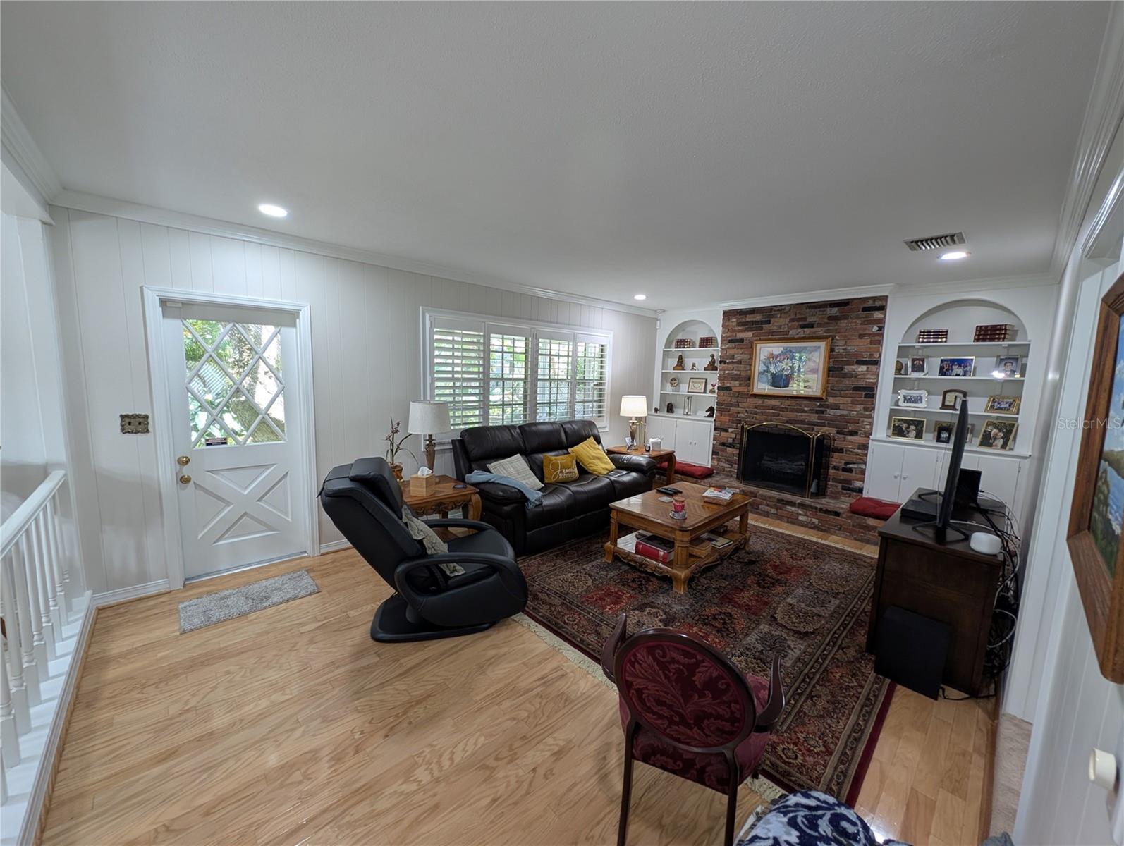 Image 19 of 55 For 210 Kingsway Drive