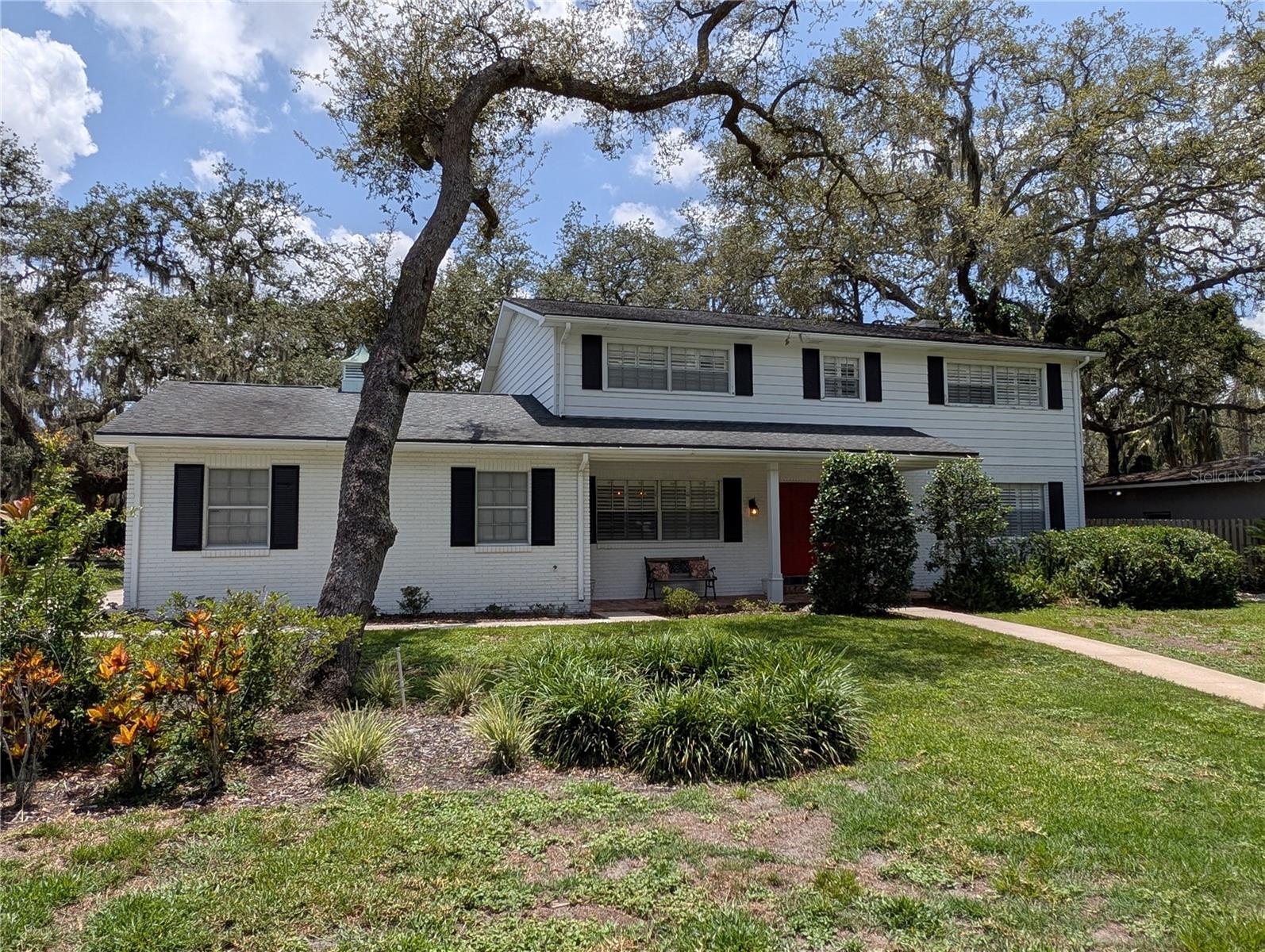 Image 3 of 55 For 210 Kingsway Drive
