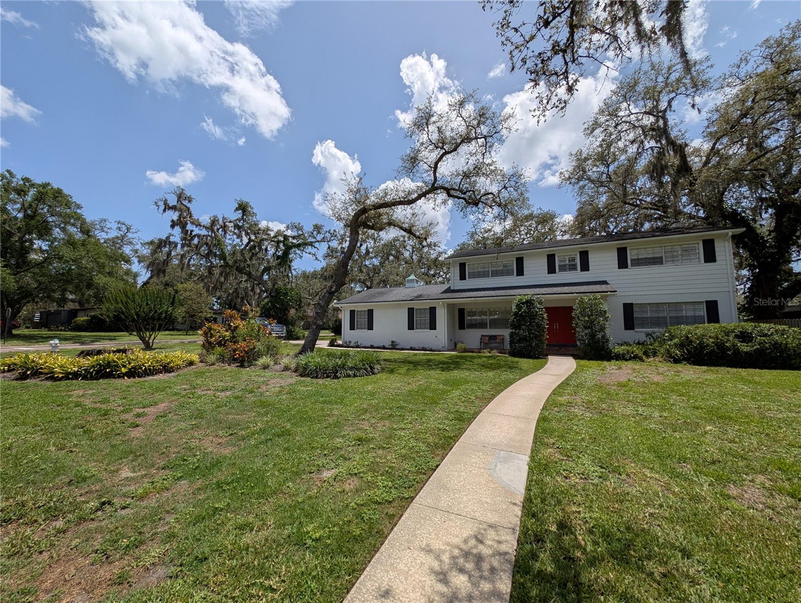 Image 4 of 55 For 210 Kingsway Drive