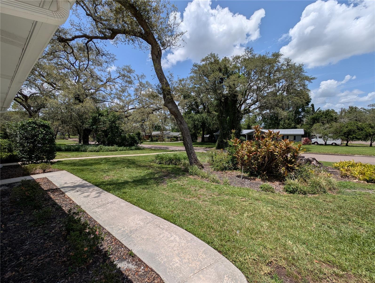 Image 51 of 55 For 210 Kingsway Drive