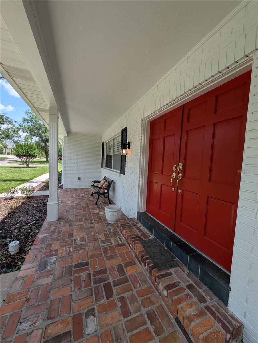Image 7 of 55 For 210 Kingsway Drive
