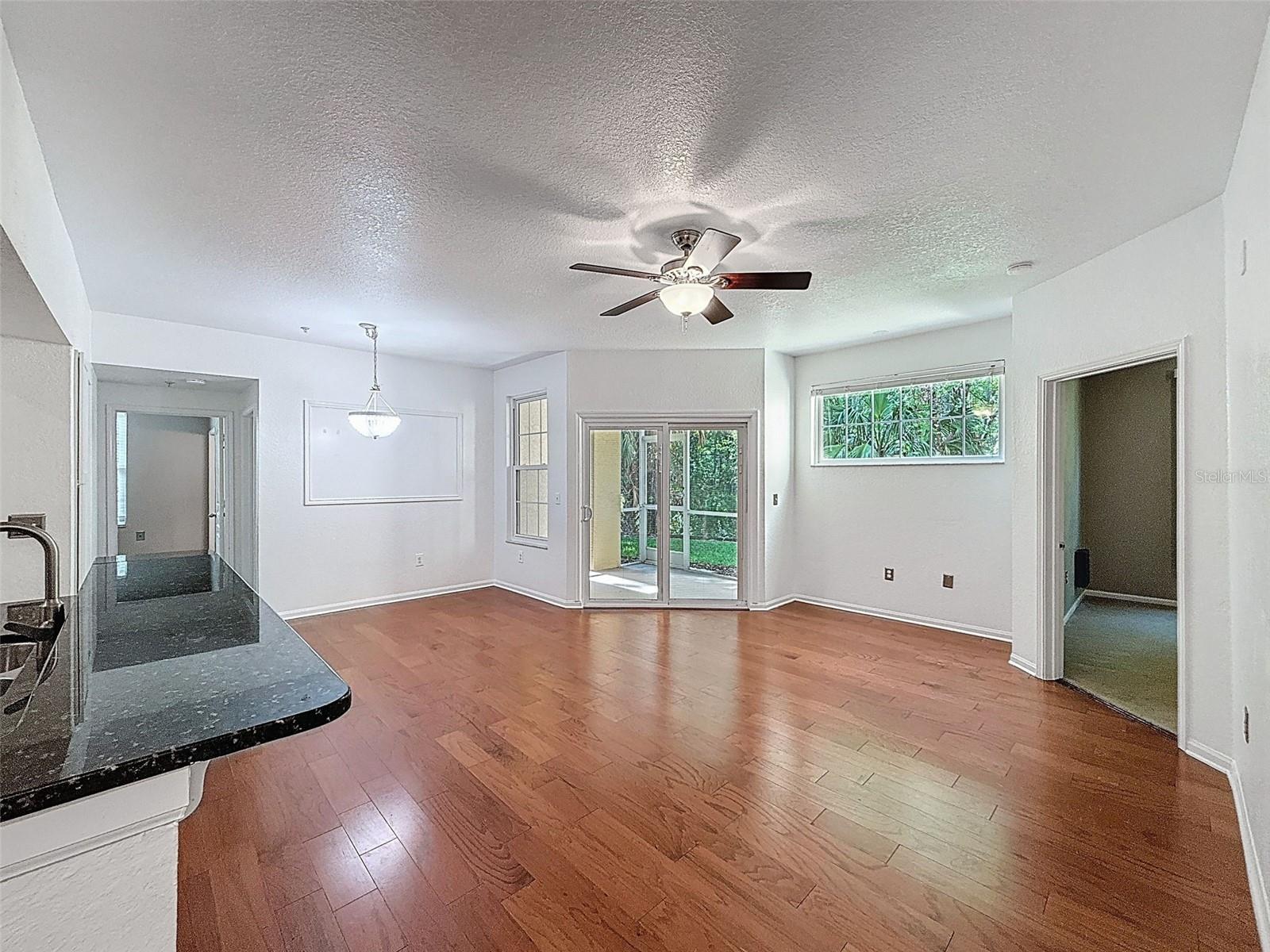 Listing photo id 10 for 5125 Palm Springs Boulevard 3108