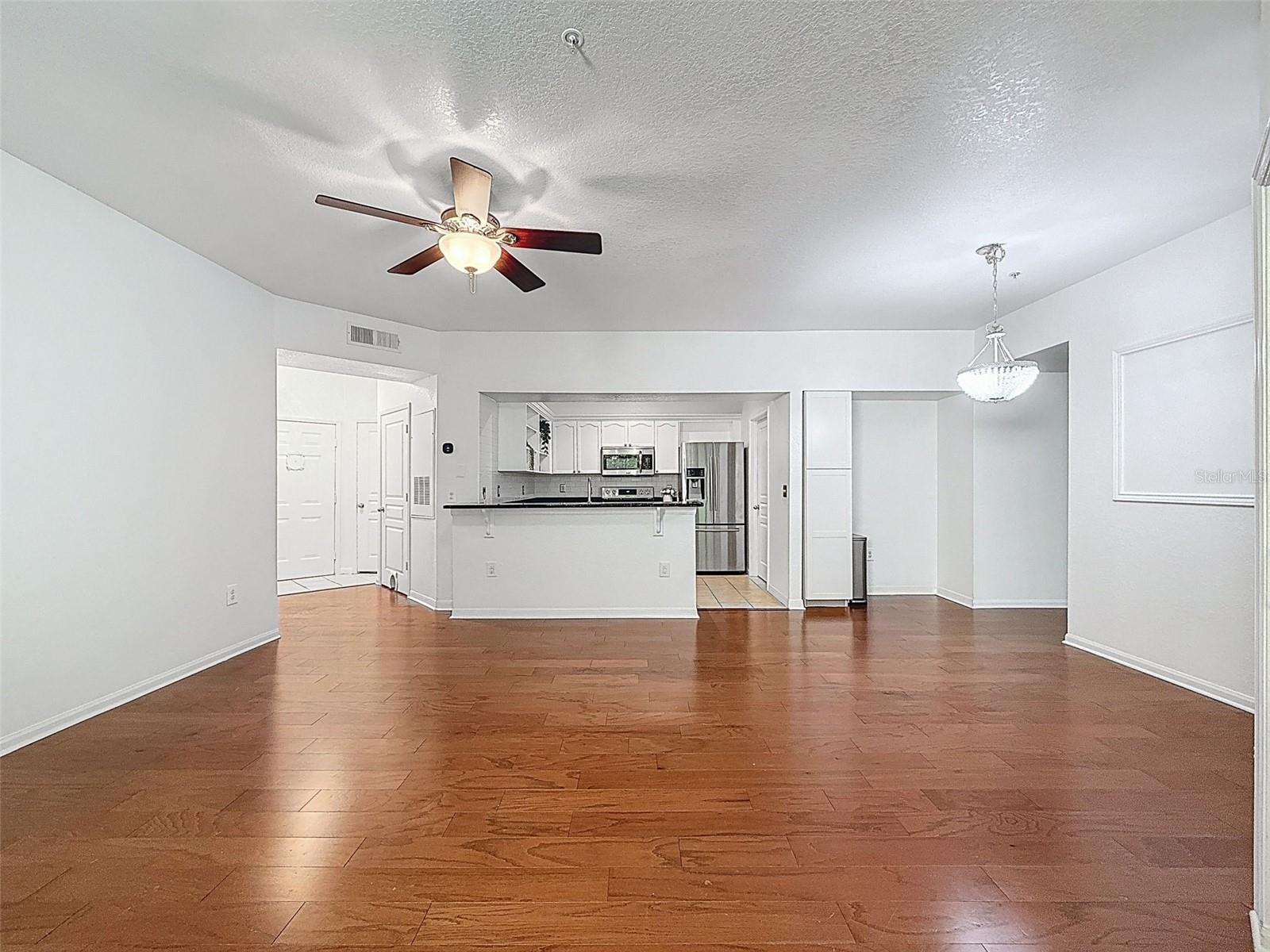 Listing photo id 12 for 5125 Palm Springs Boulevard 3108