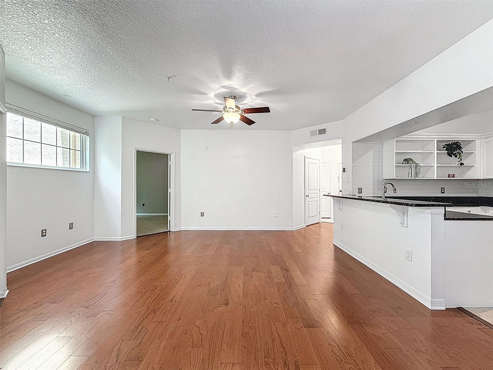 Listing photo id 13 for 5125 Palm Springs Boulevard 3108