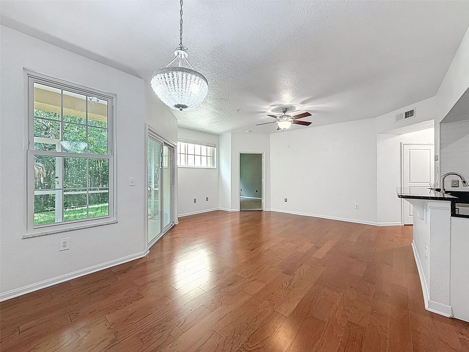 Listing photo id 14 for 5125 Palm Springs Boulevard 3108