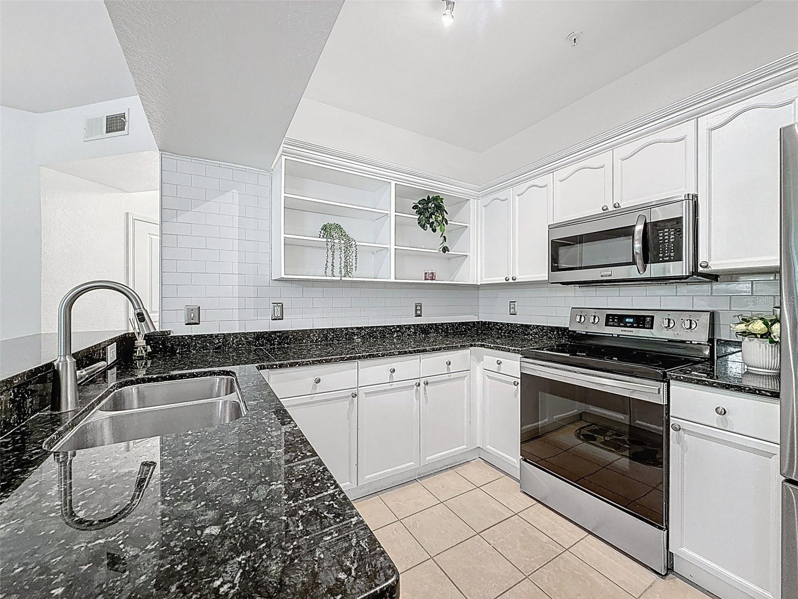 Listing photo id 19 for 5125 Palm Springs Boulevard 3108