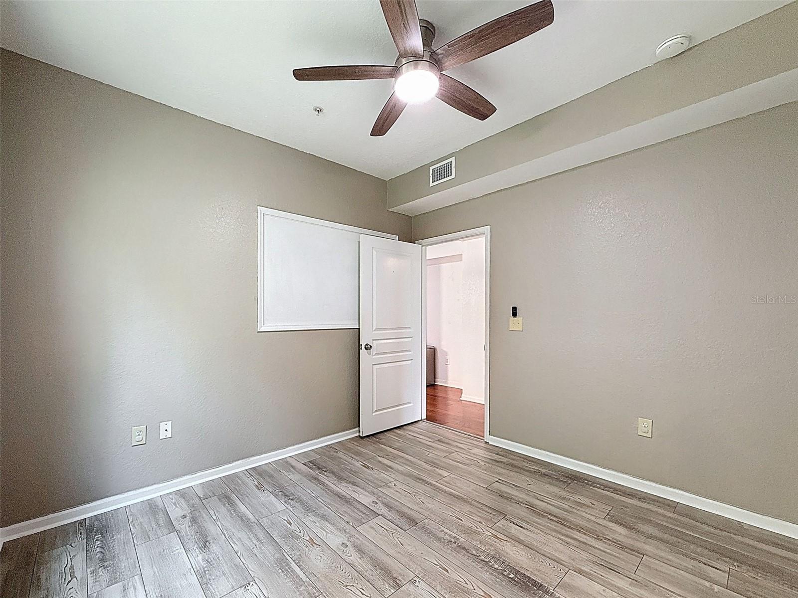 Listing photo id 31 for 5125 Palm Springs Boulevard 3108