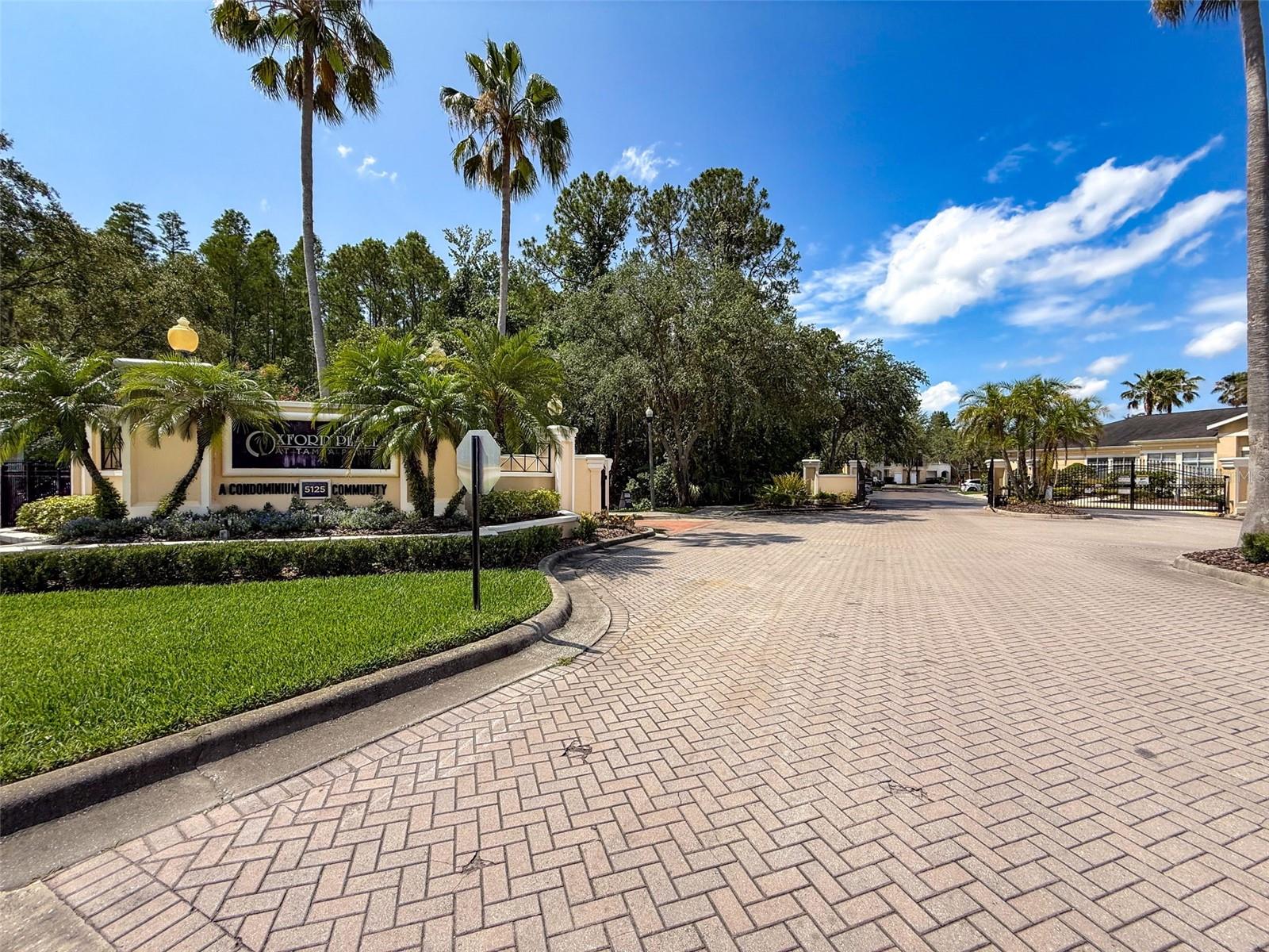 Listing photo id 72 for 5125 Palm Springs Boulevard 3108