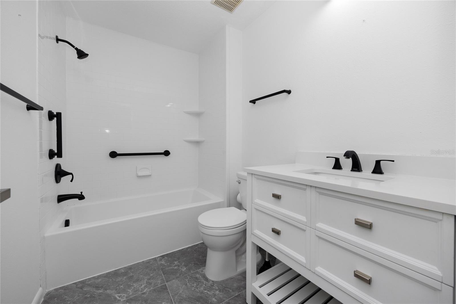Image 33 of 62 For 944 San Carlos Court Ne