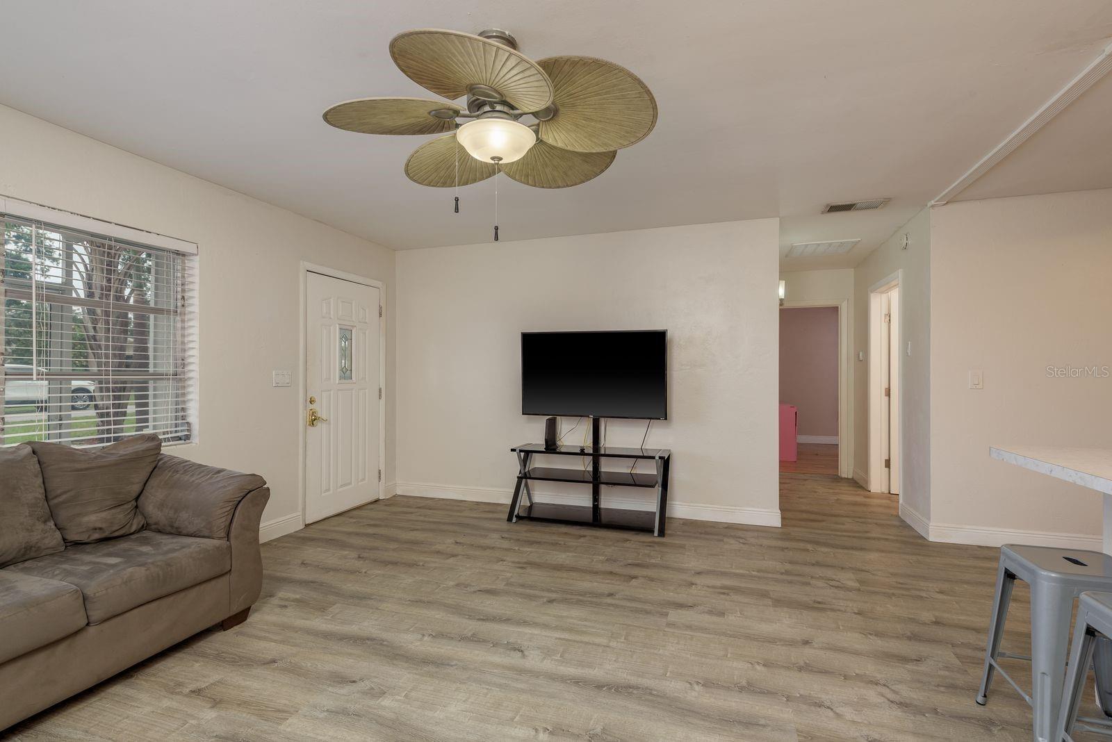 Image 6 of 27 For 10623 103rd Street