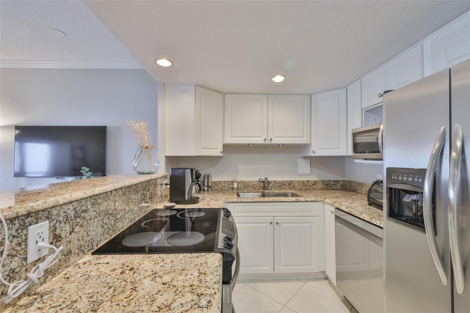 Image 17 of 50 For 880 Mandalay Avenue C803