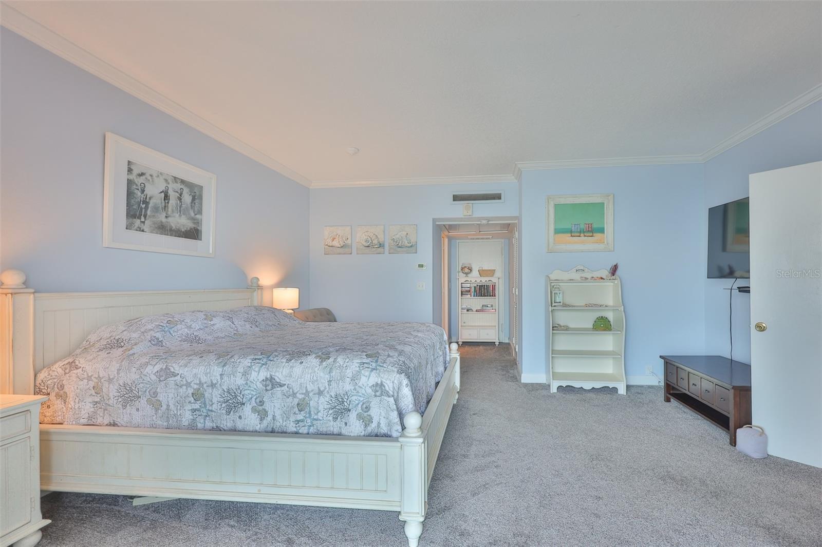 Image 23 of 50 For 880 Mandalay Avenue C803