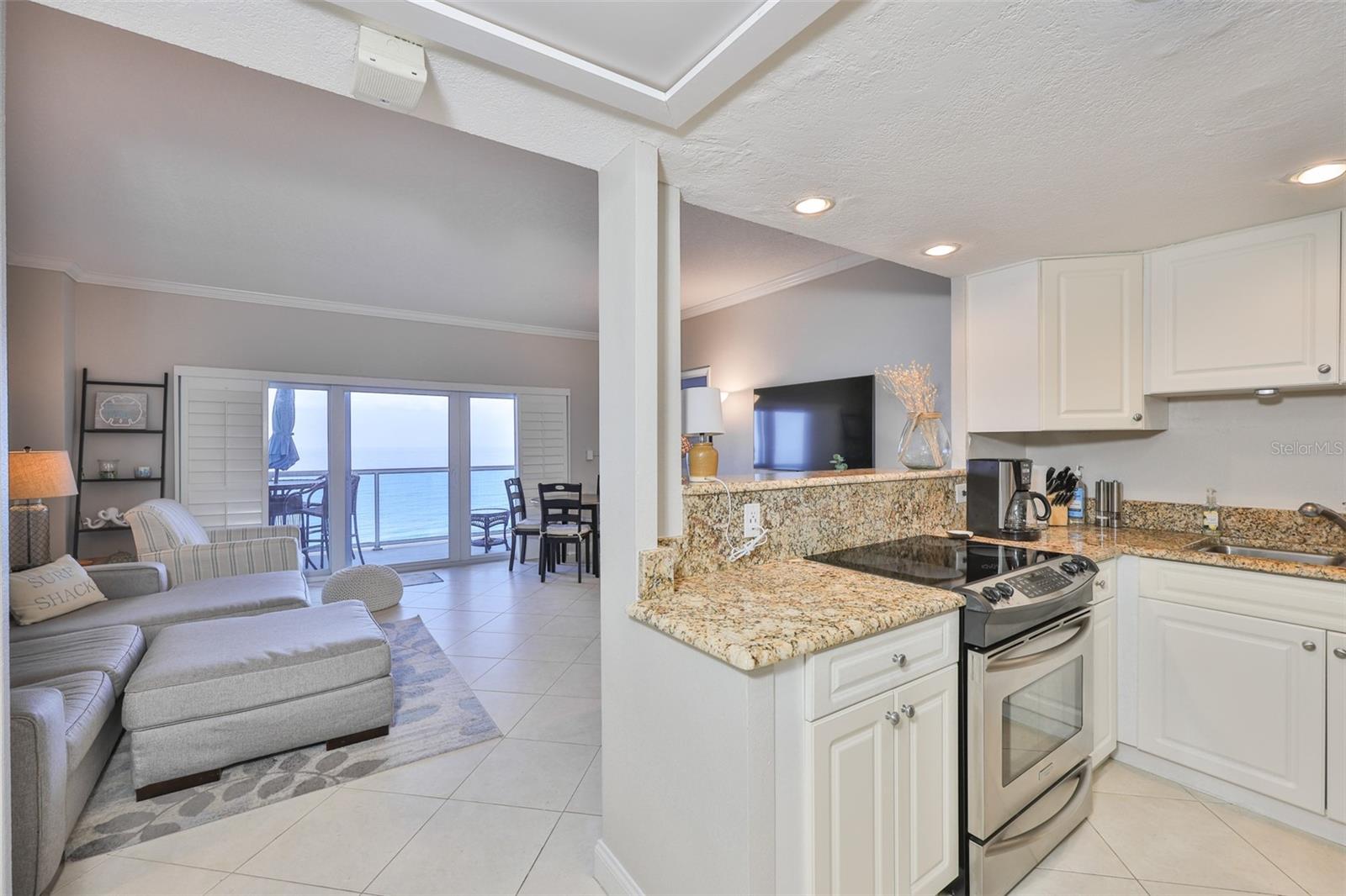 Image 7 of 50 For 880 Mandalay Avenue C803