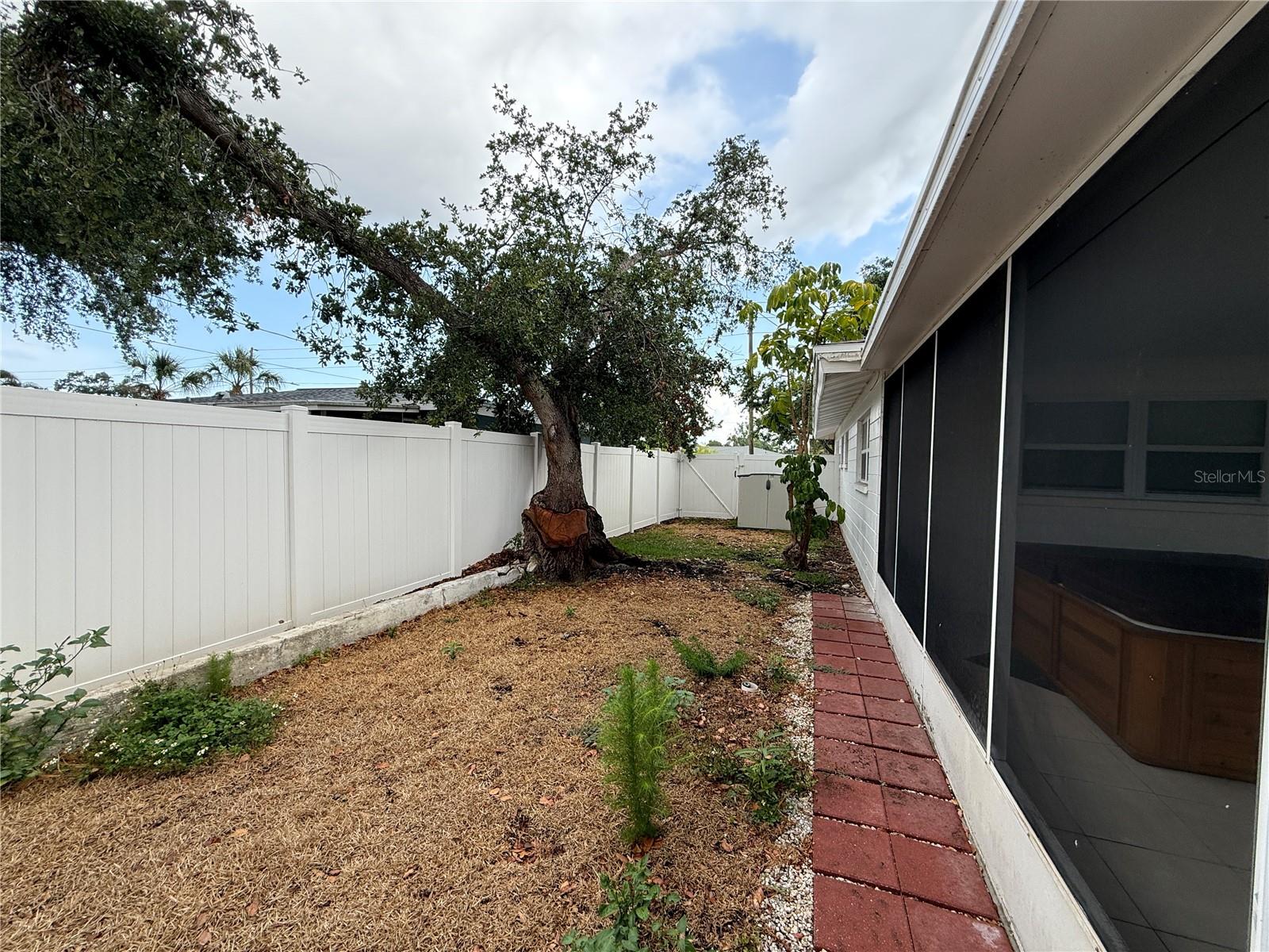 Image 11 of 25 For 1048 40th Avenue Ne