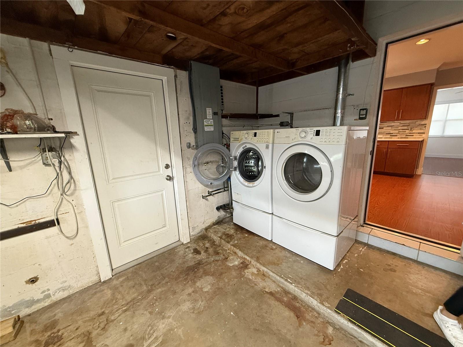 Image 14 of 25 For 1048 40th Avenue Ne