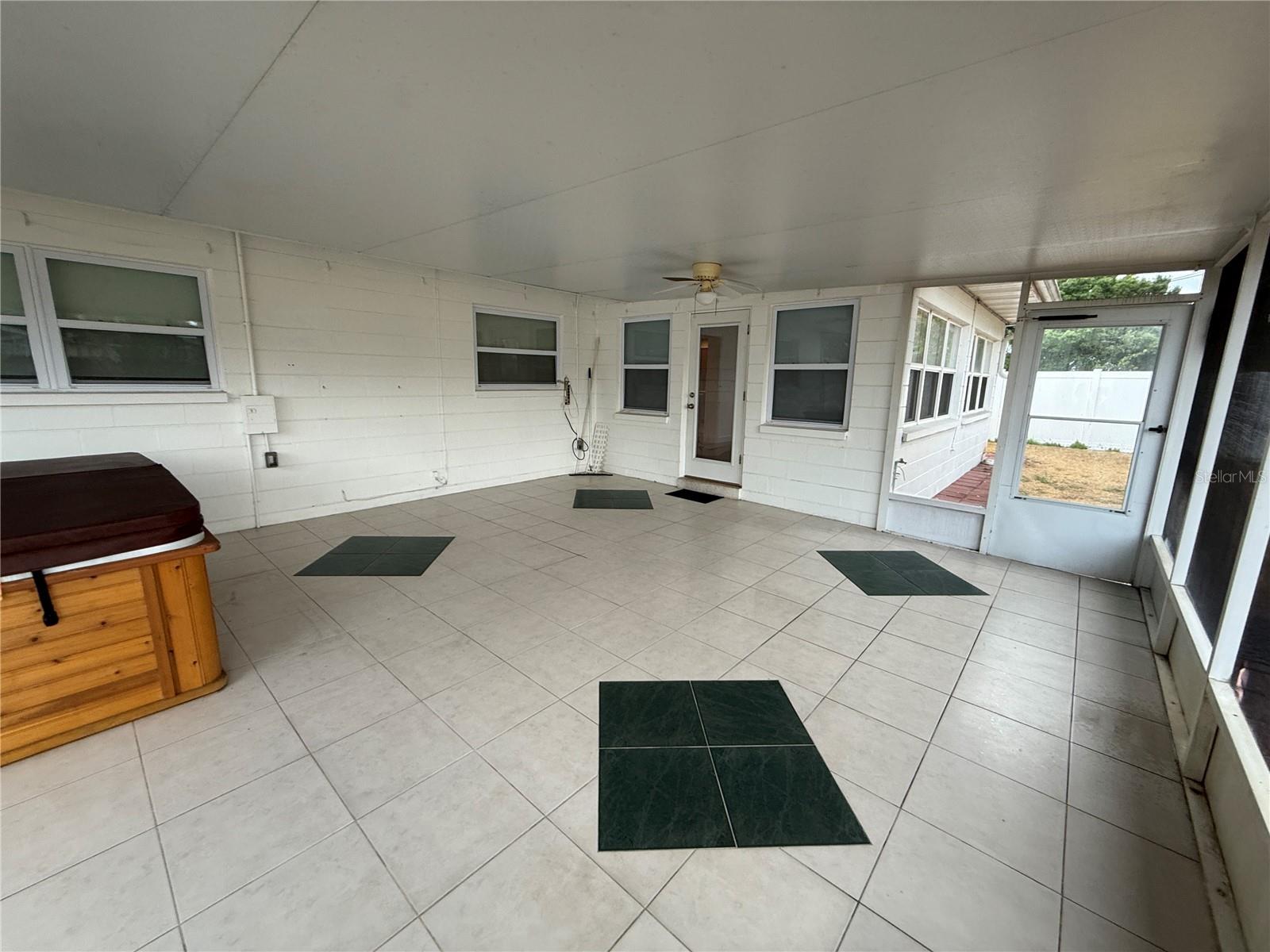 Image 16 of 25 For 1048 40th Avenue Ne