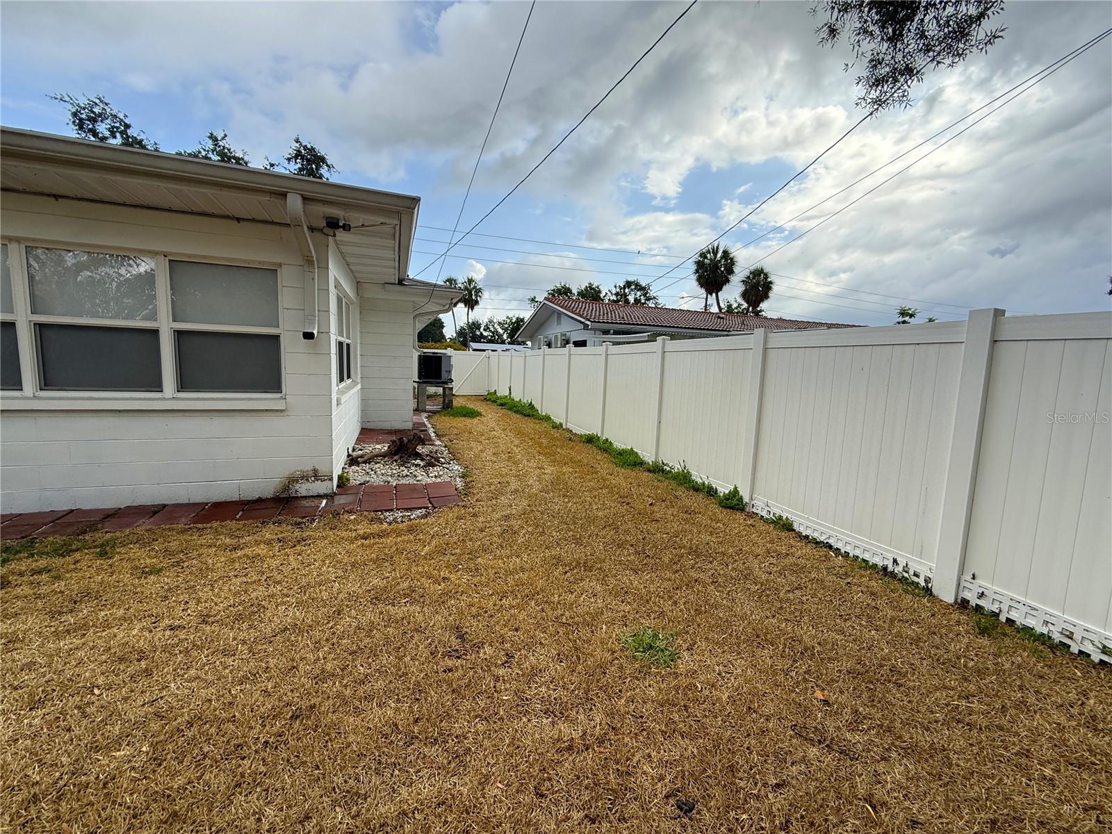 Image 22 of 25 For 1048 40th Avenue Ne