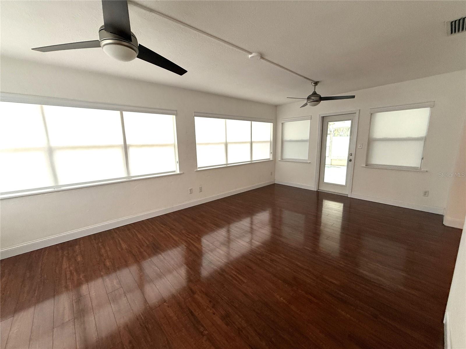Image 3 of 25 For 1048 40th Avenue Ne
