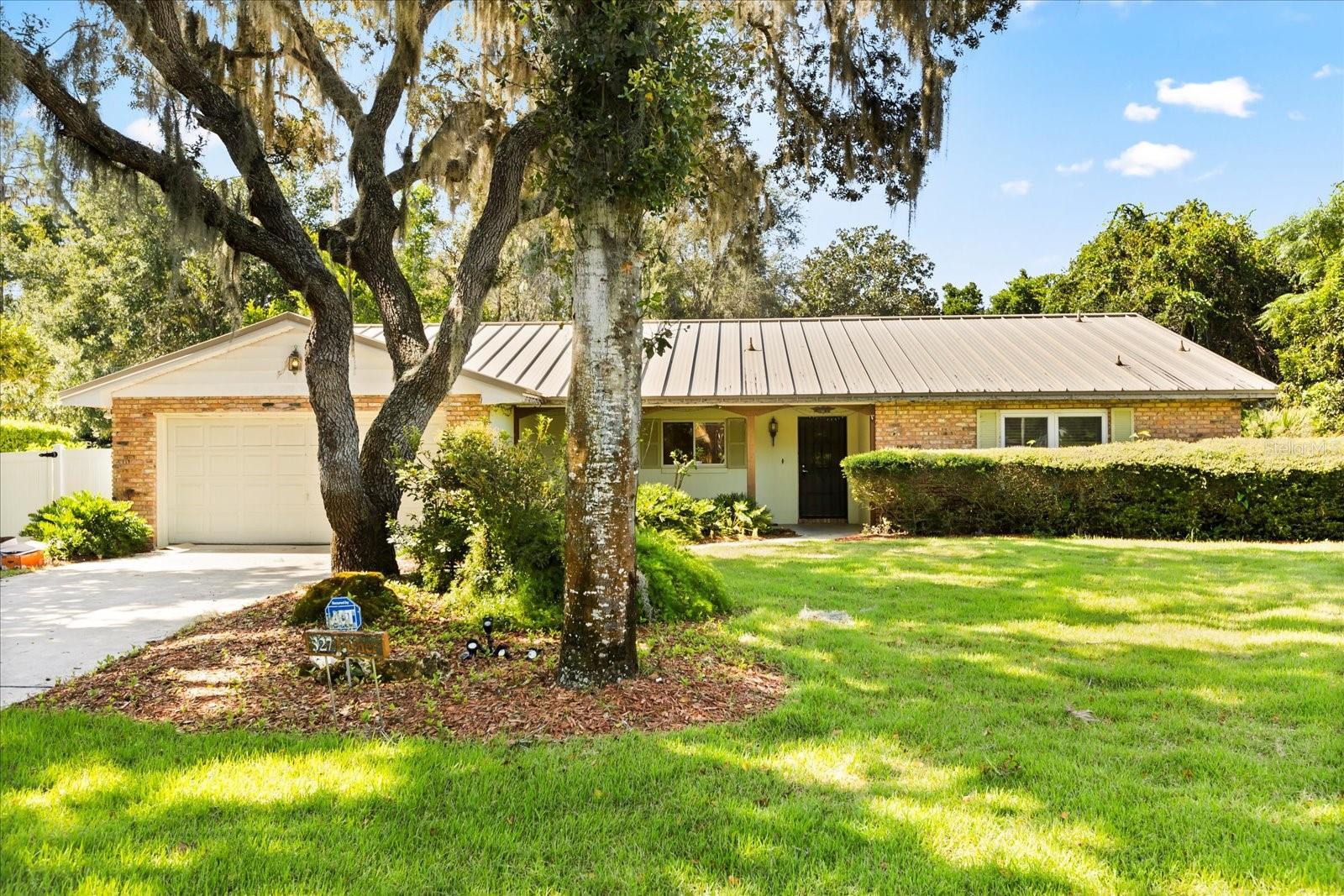 Details for 327 Laura Lane, MOUNT DORA, FL 32757