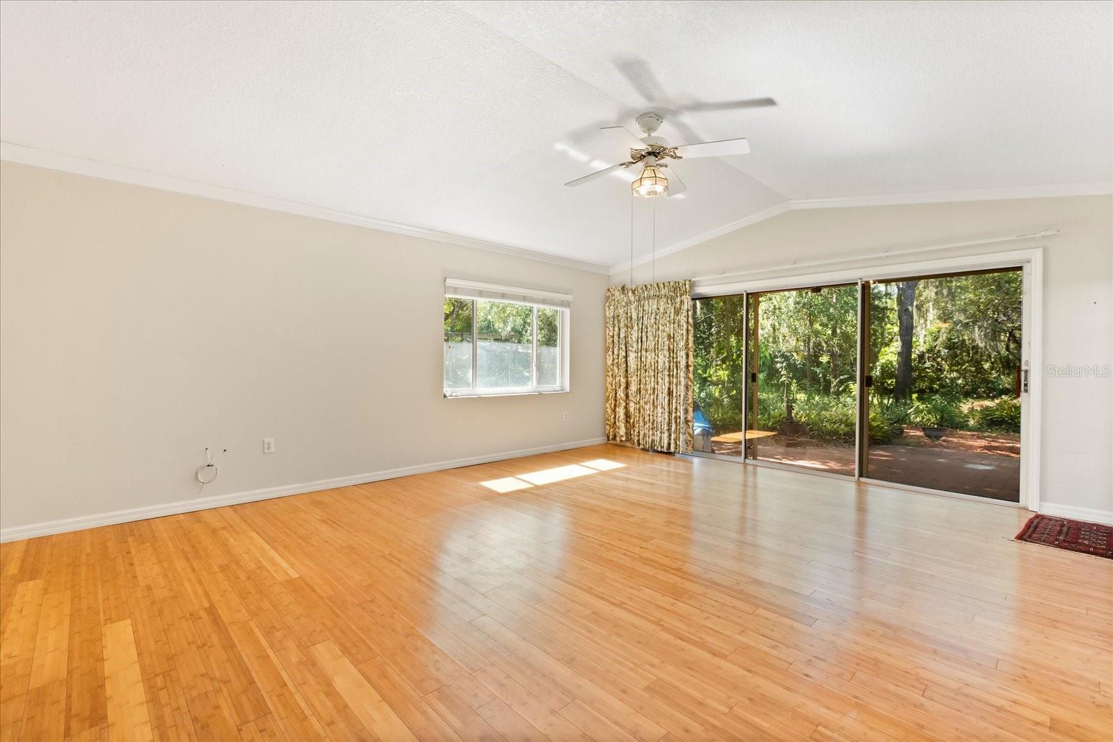Image 9 of 44 For 327 Laura Lane