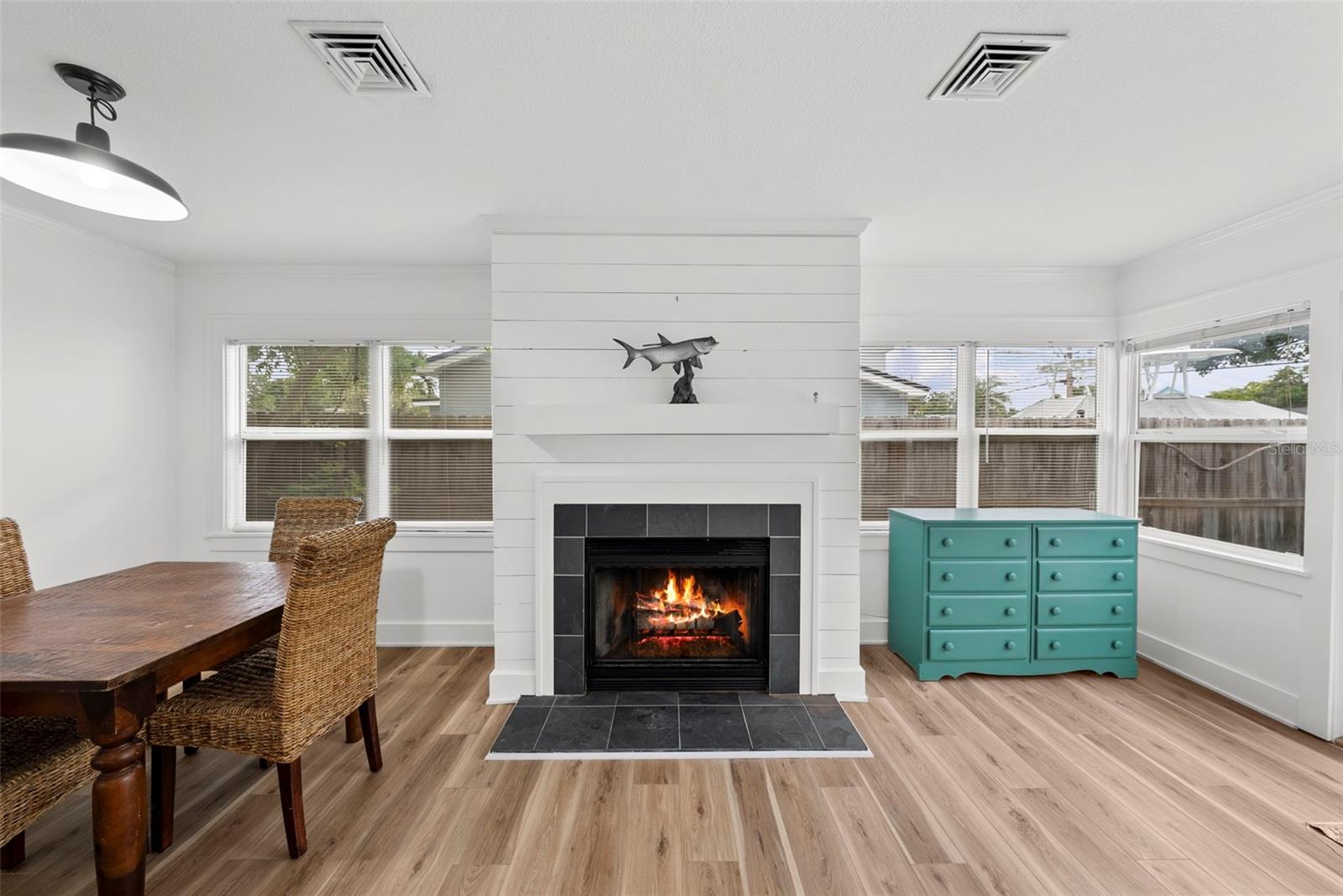 Image 11 of 39 For 549 39th Avenue Ne