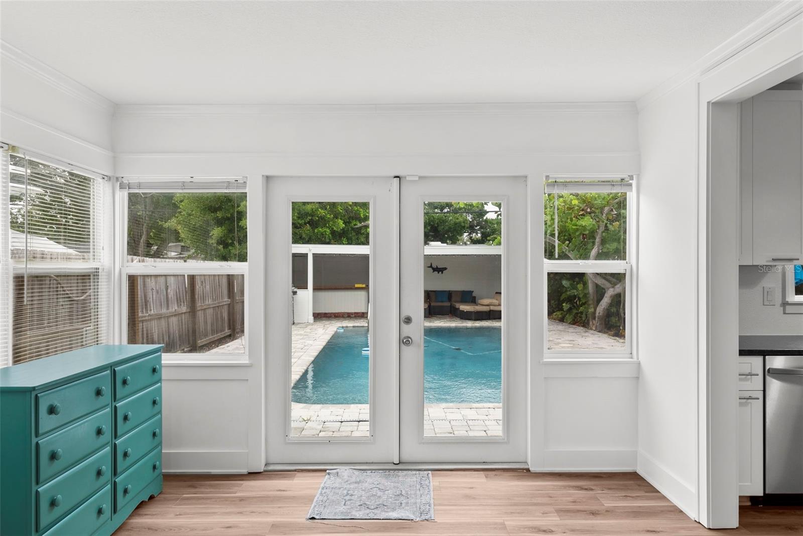 Image 12 of 39 For 549 39th Avenue Ne