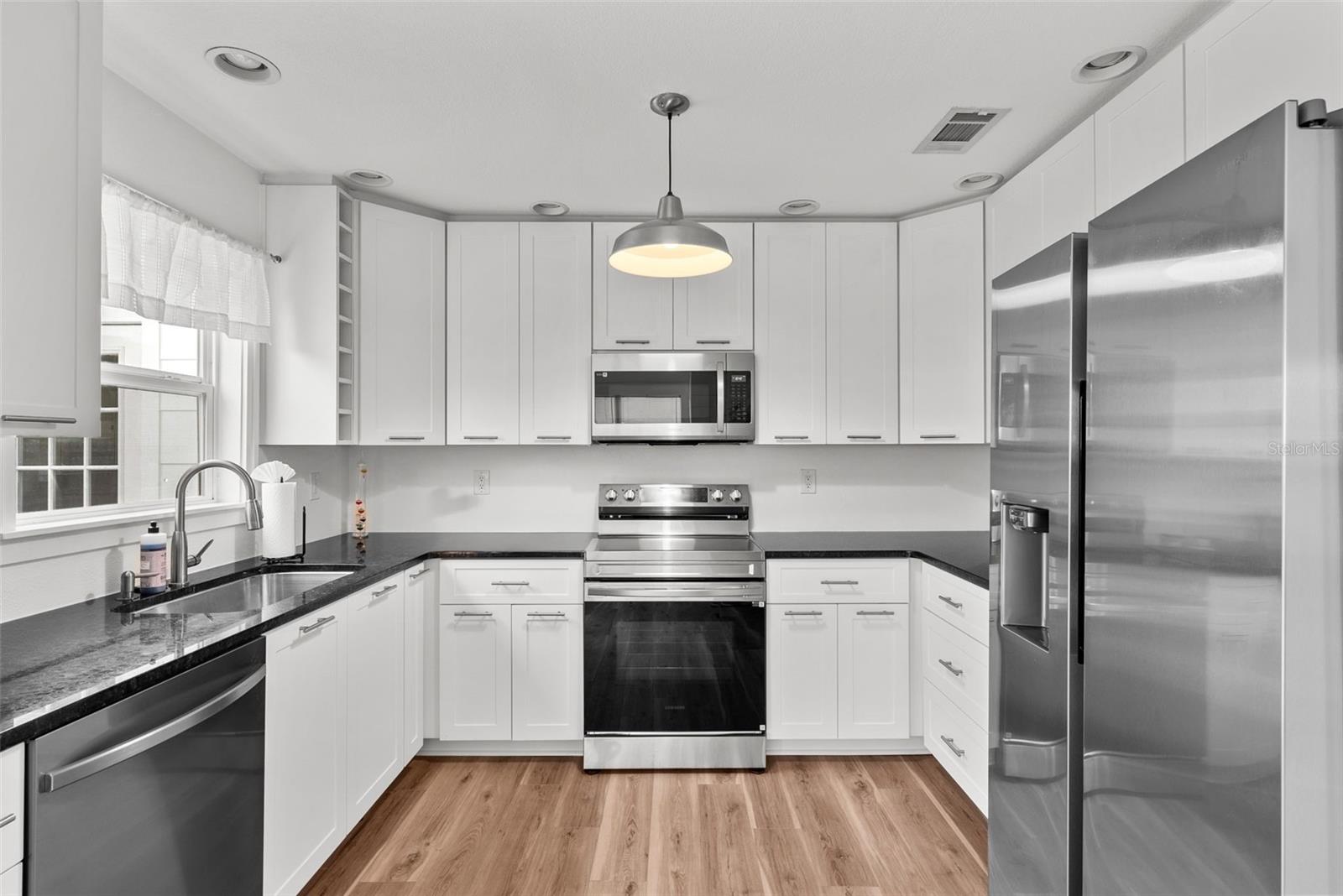 Image 16 of 39 For 549 39th Avenue Ne