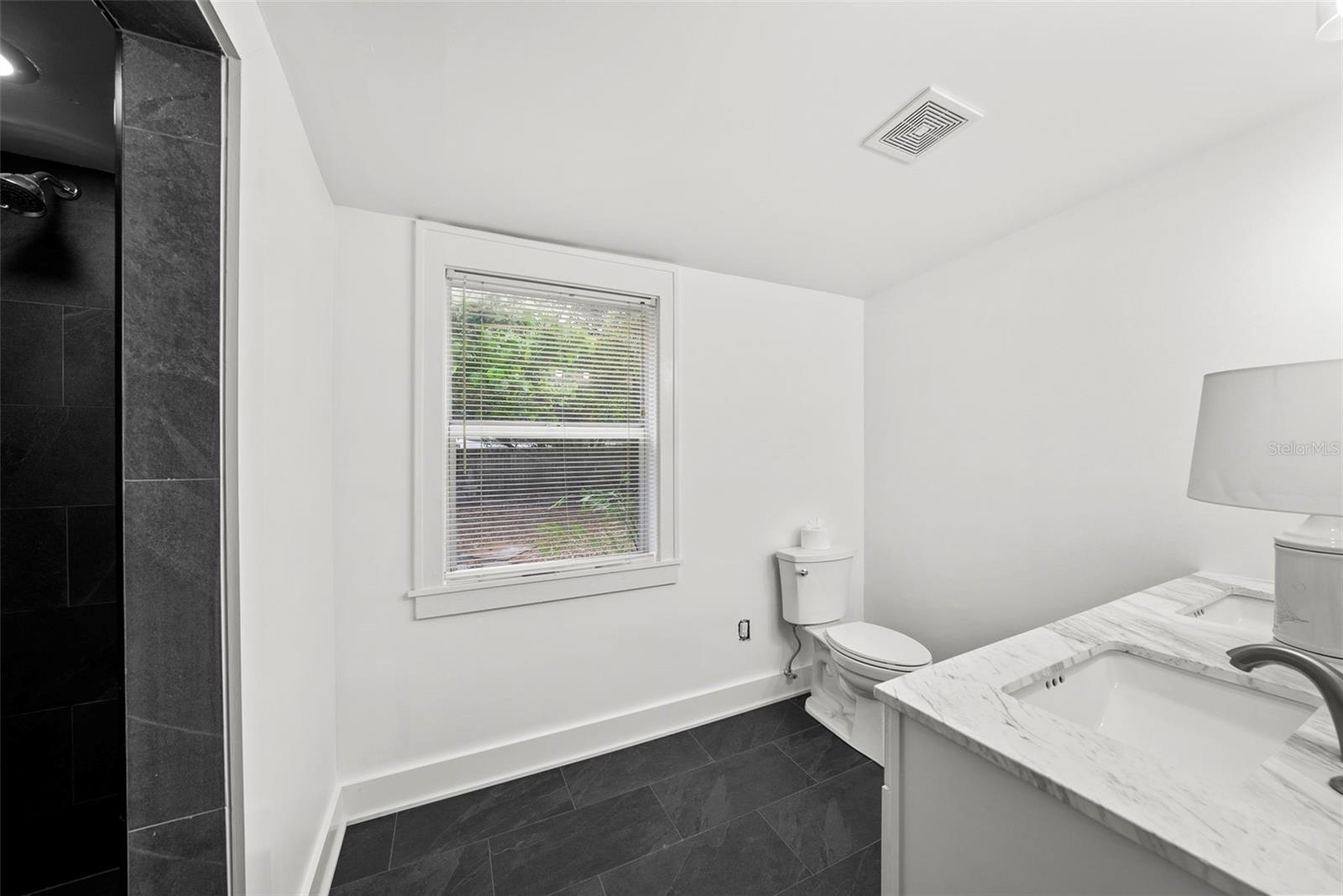 Image 22 of 39 For 549 39th Avenue Ne
