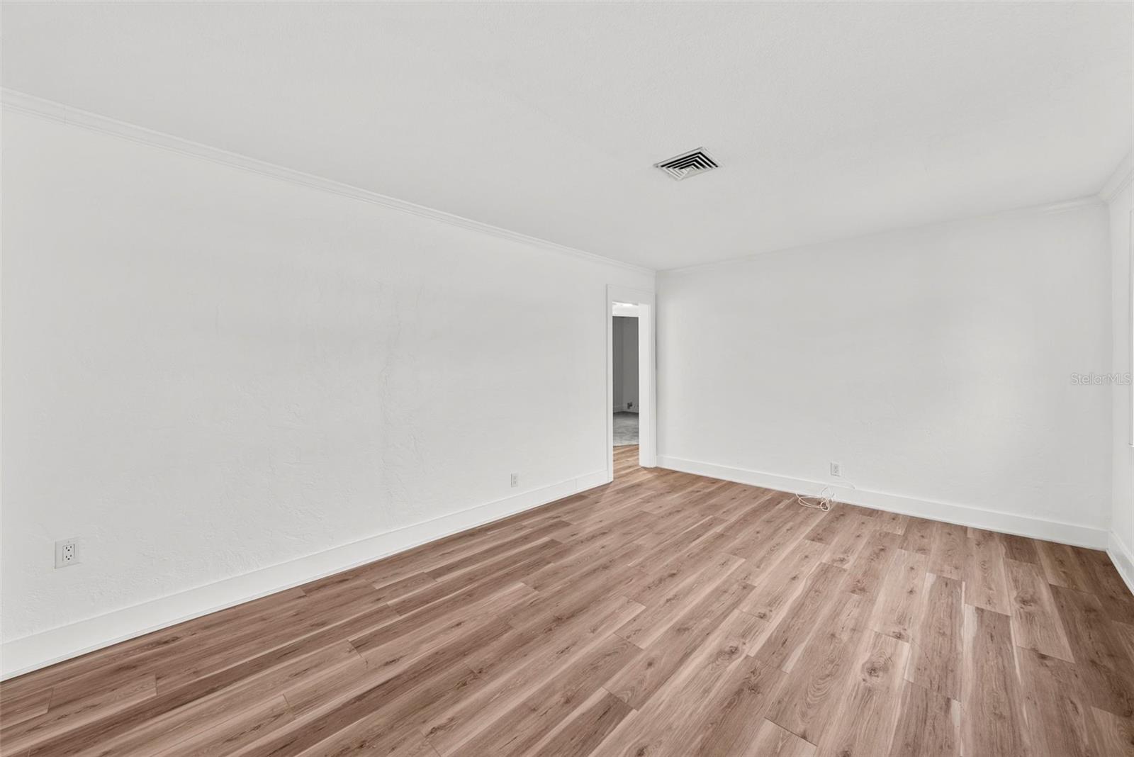 Image 6 of 39 For 549 39th Avenue Ne