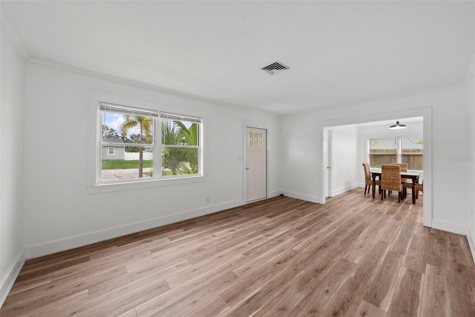 Image 8 of 39 For 549 39th Avenue Ne