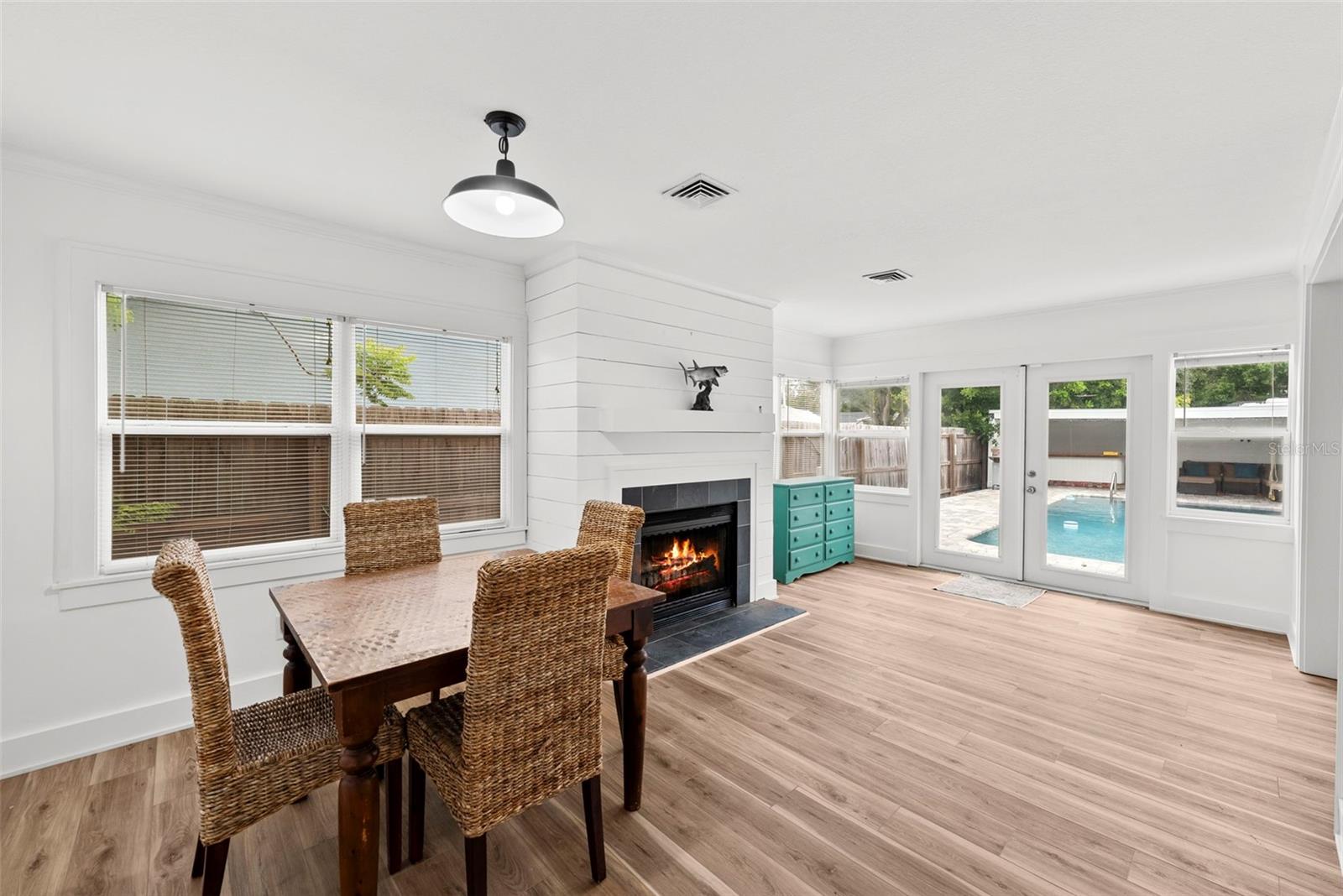 Image 9 of 39 For 549 39th Avenue Ne