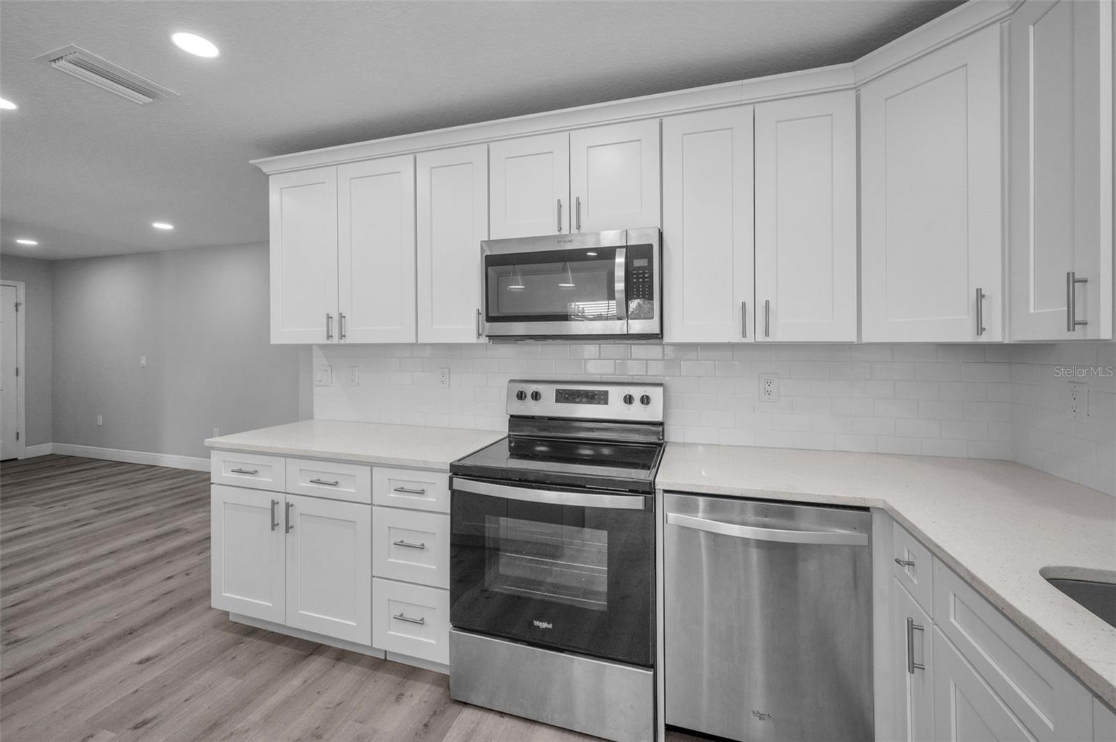Listing photo id 8 for 2307 47th Street