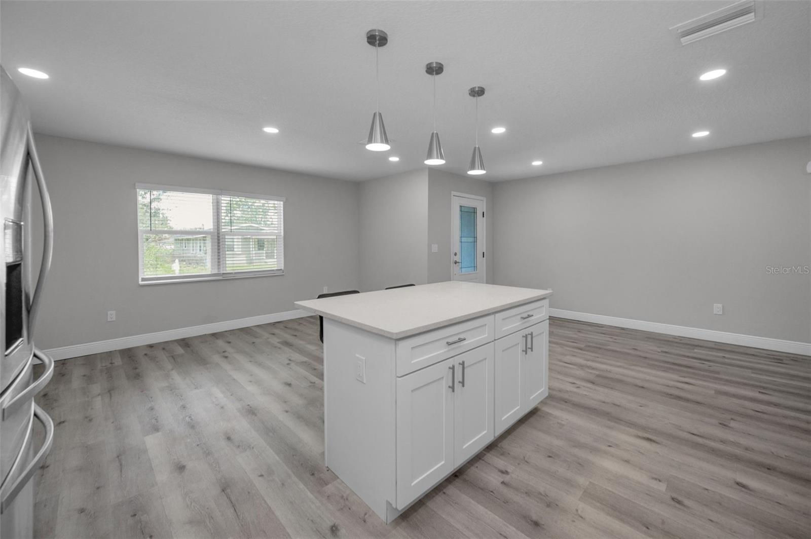 Listing photo id 9 for 2307 47th Street