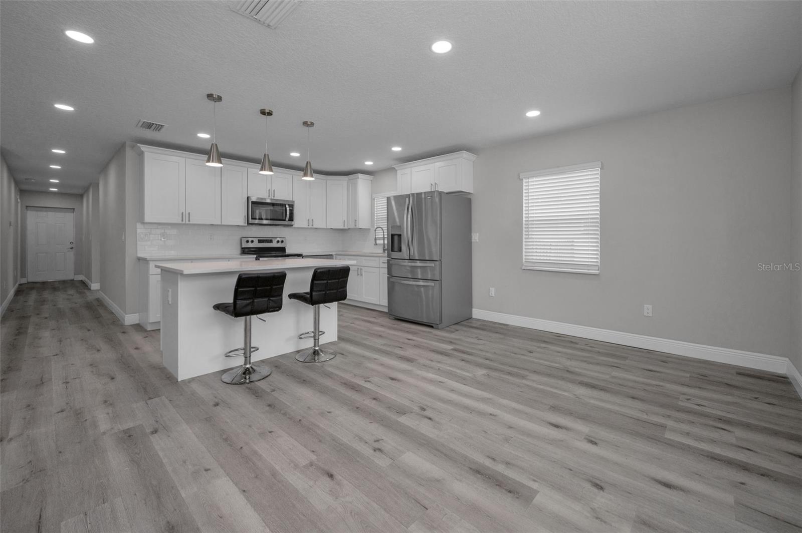 Listing photo id 11 for 2307 47th Street