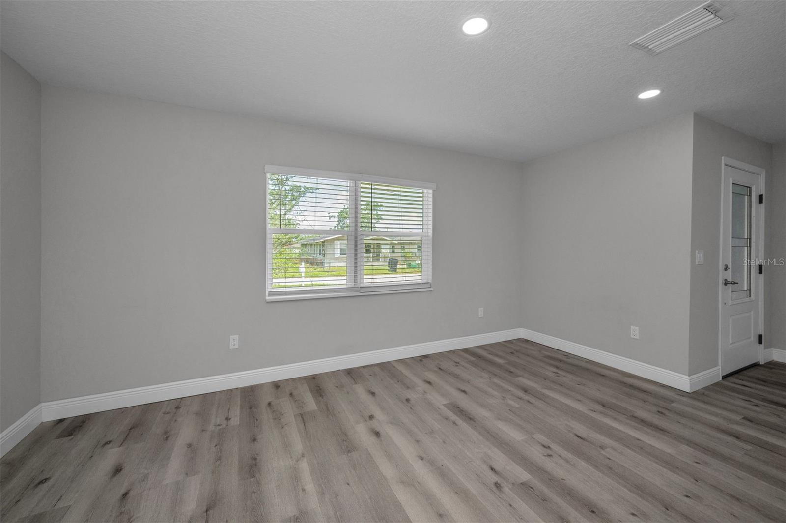 Listing photo id 12 for 2307 47th Street