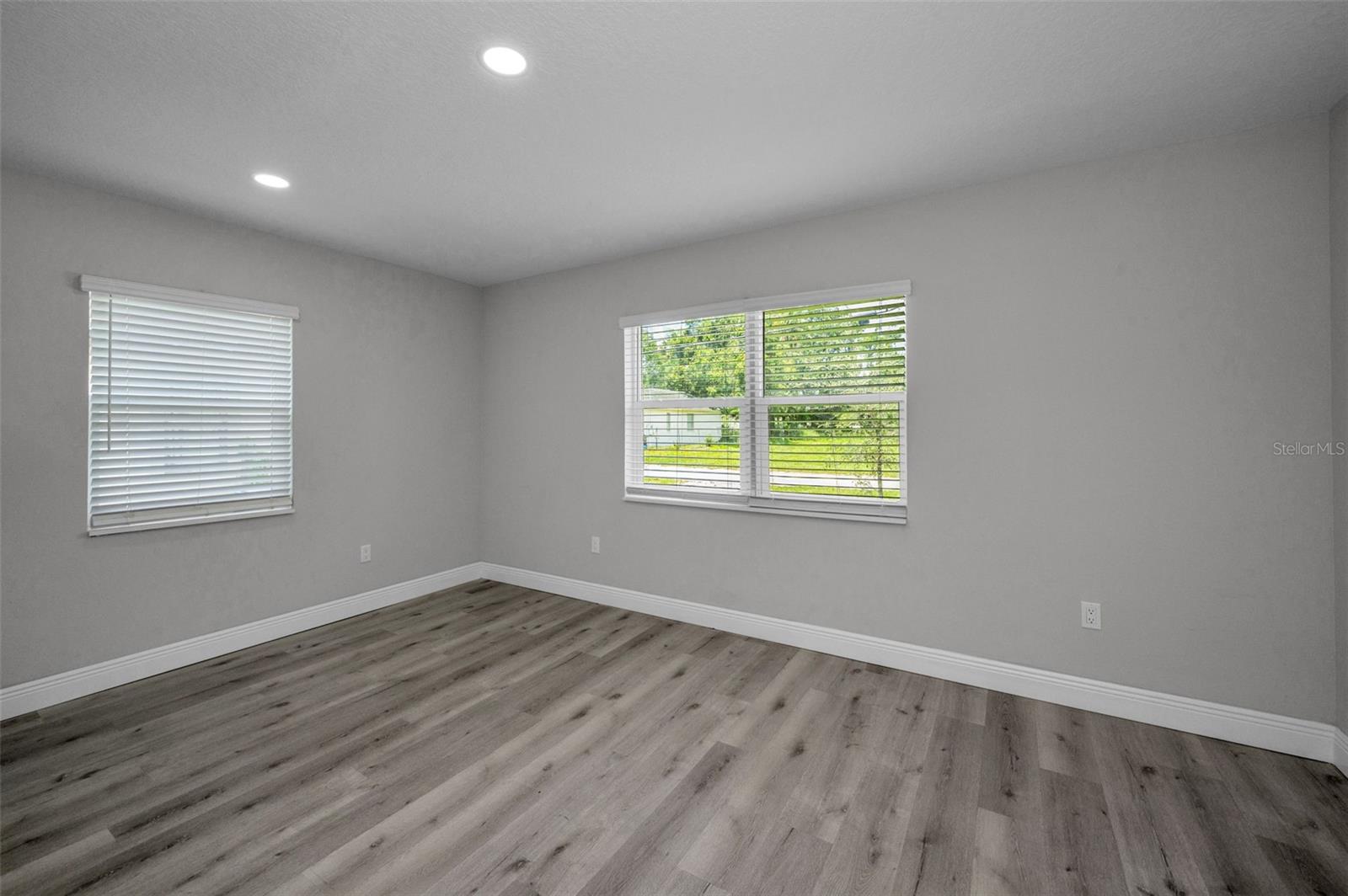 Listing photo id 13 for 2307 47th Street