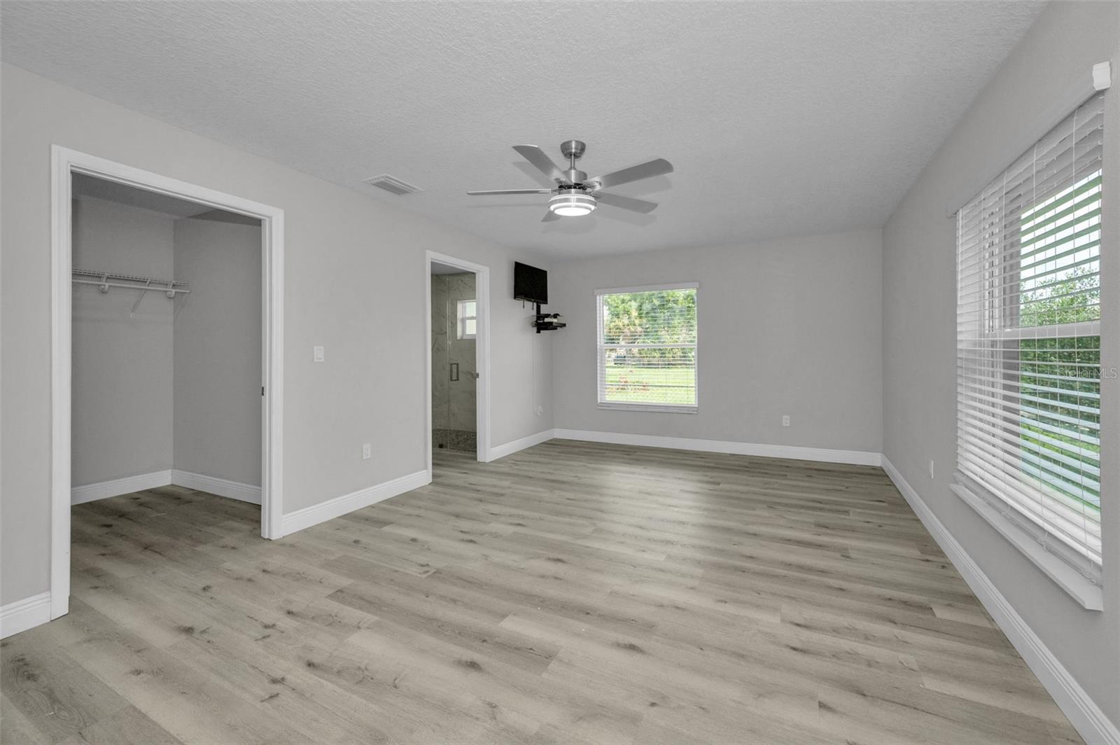 Listing photo id 14 for 2307 47th Street