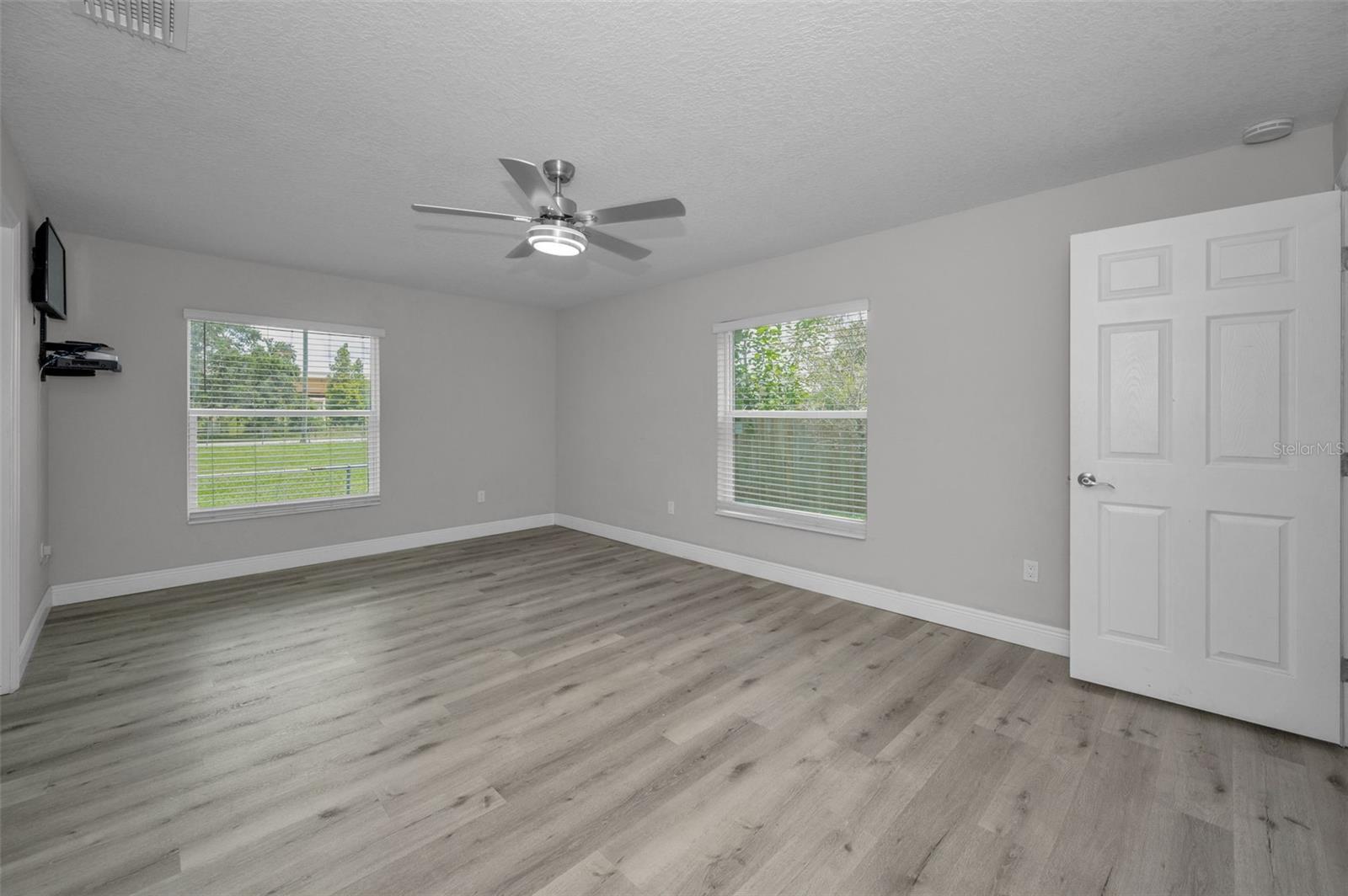 Listing photo id 16 for 2307 47th Street