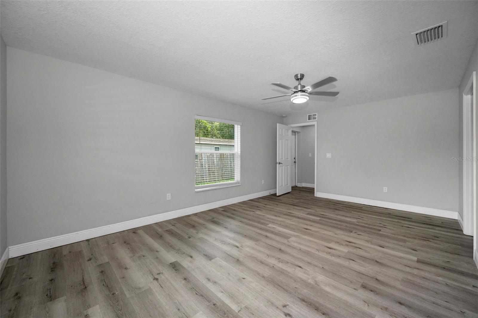 Listing photo id 17 for 2307 47th Street