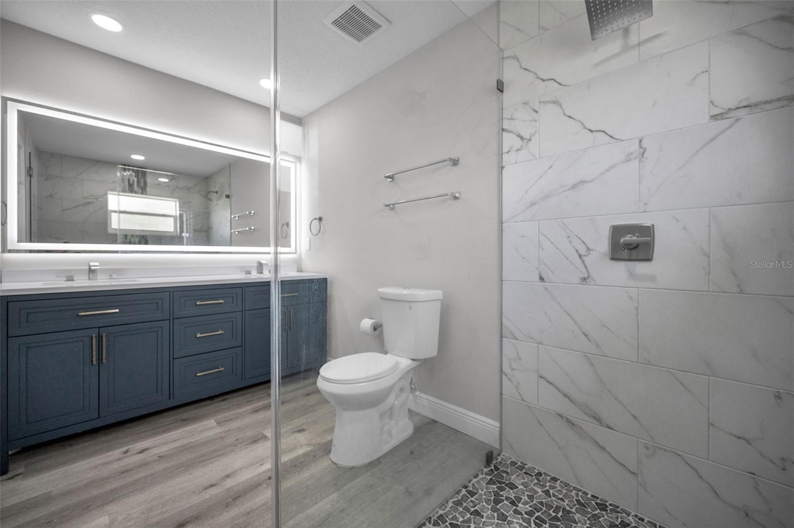 Listing photo id 18 for 2307 47th Street