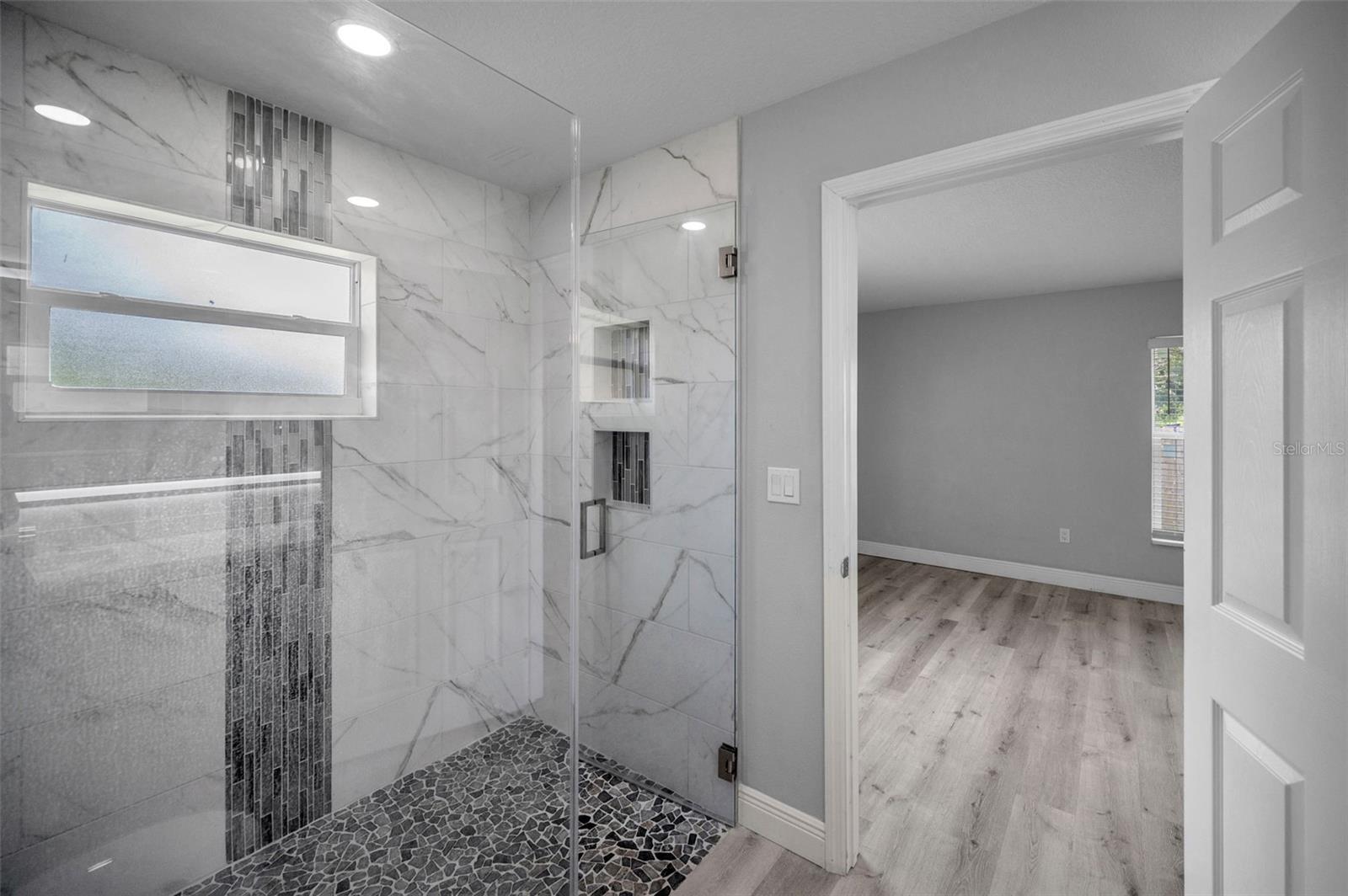 Listing photo id 19 for 2307 47th Street